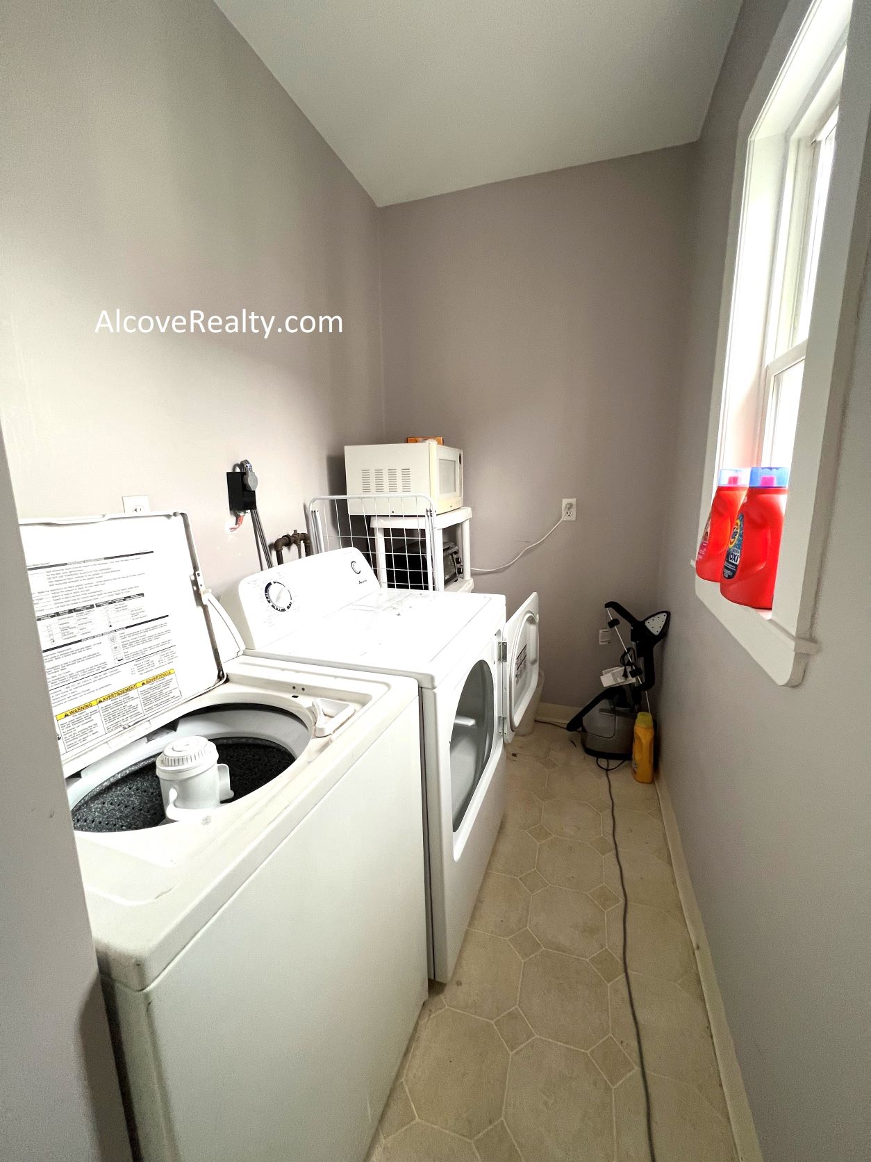 10 Cutter Ave, Davis Square