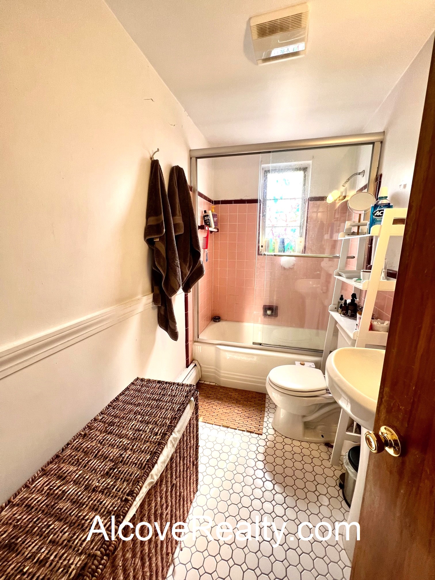 882 Broadway, Davis Square