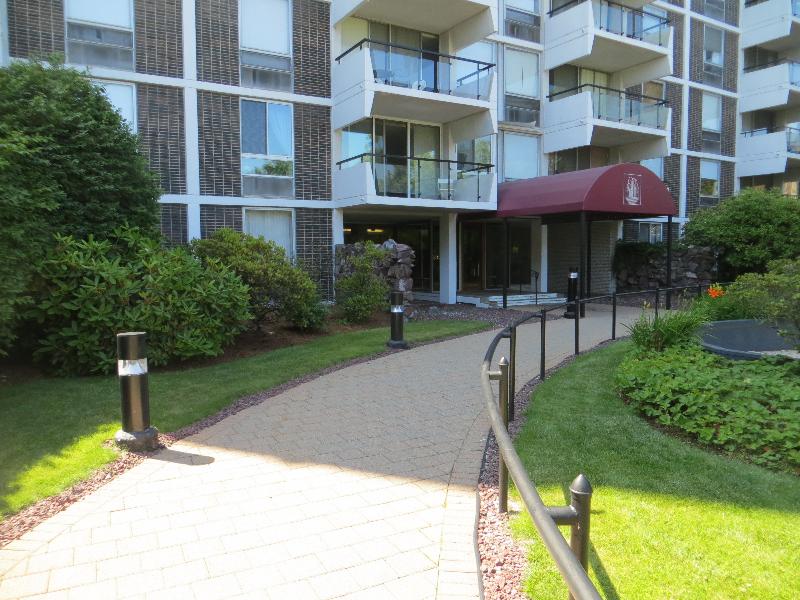 60 Babcock St, Brookline Hills