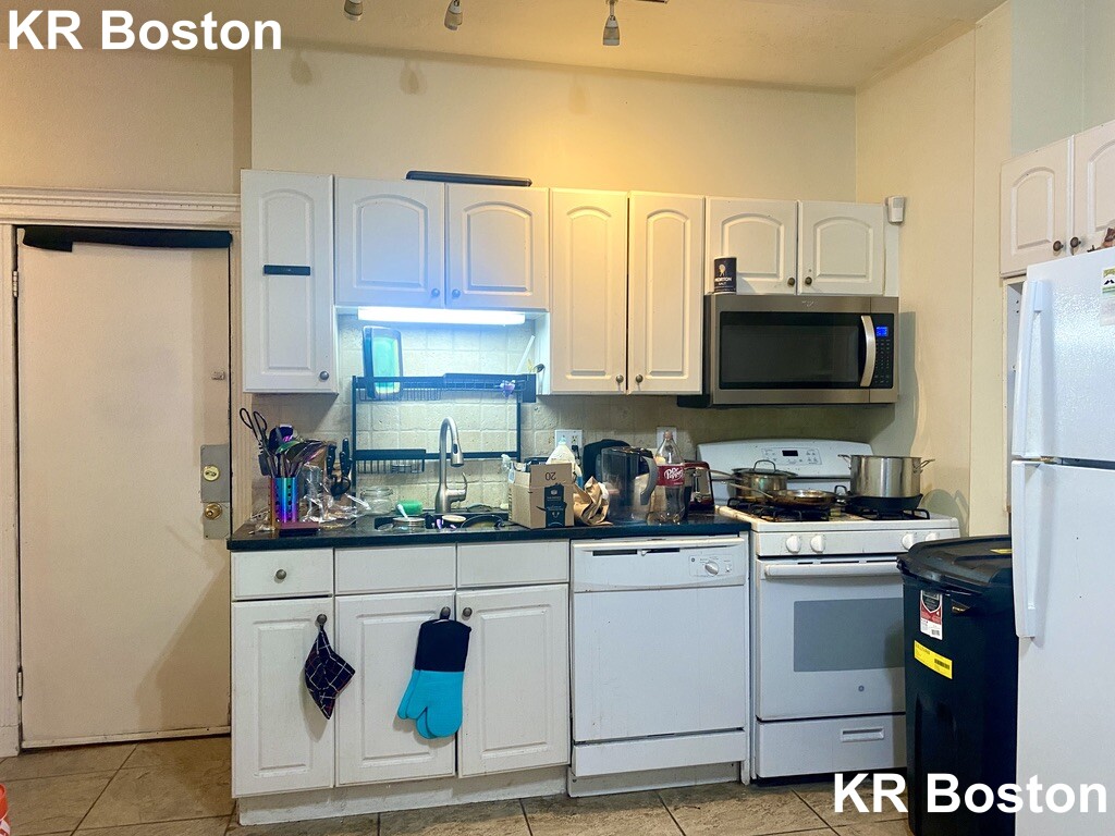 1412 Commonwealth Ave, Brighton