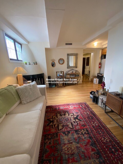 141a Revere St, Beacon Hill