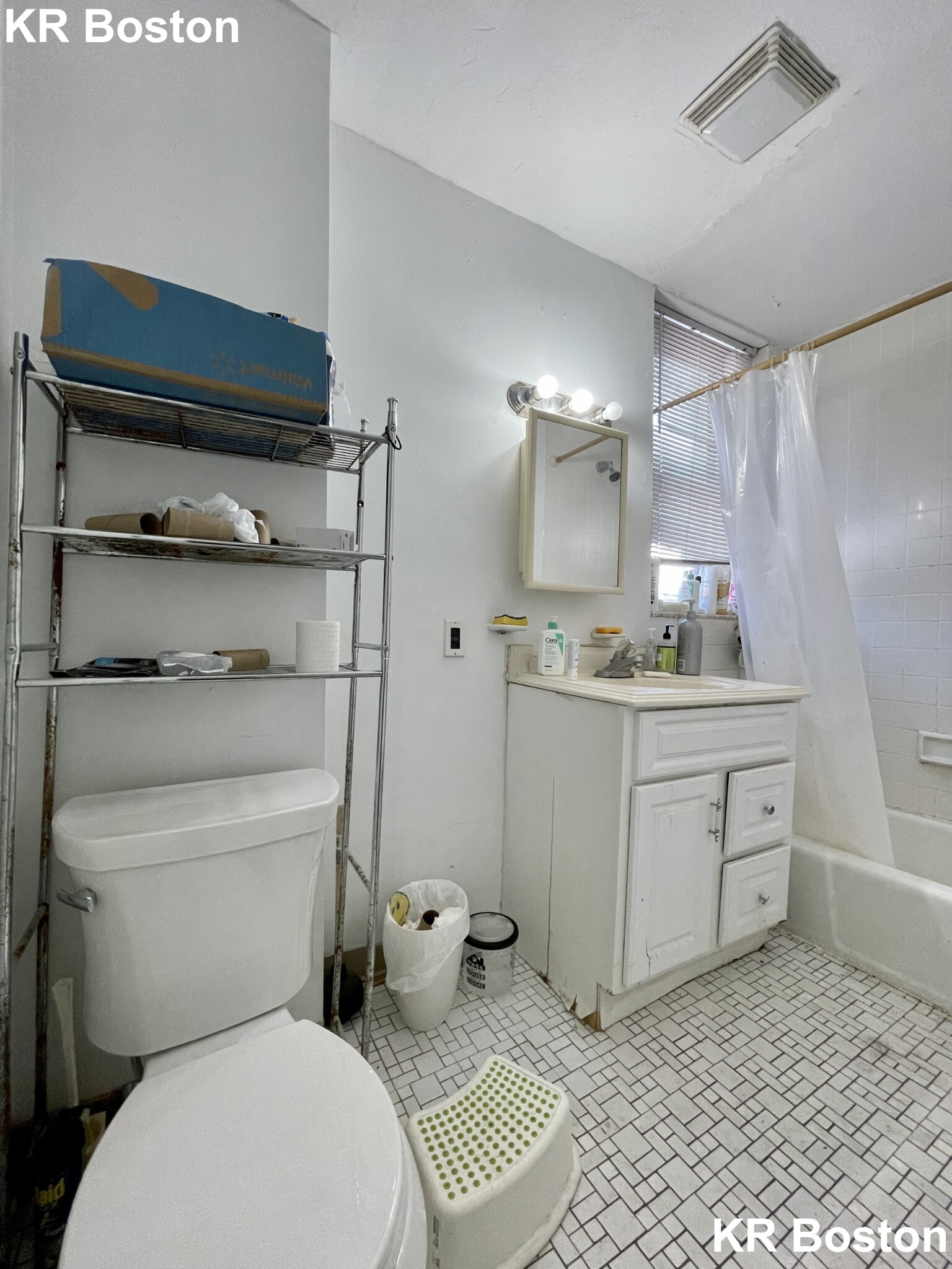 1422 Commonwealth Ave, Brighton