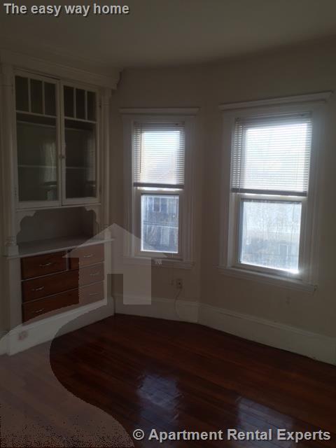 104 Conwell Ave, Teele Square