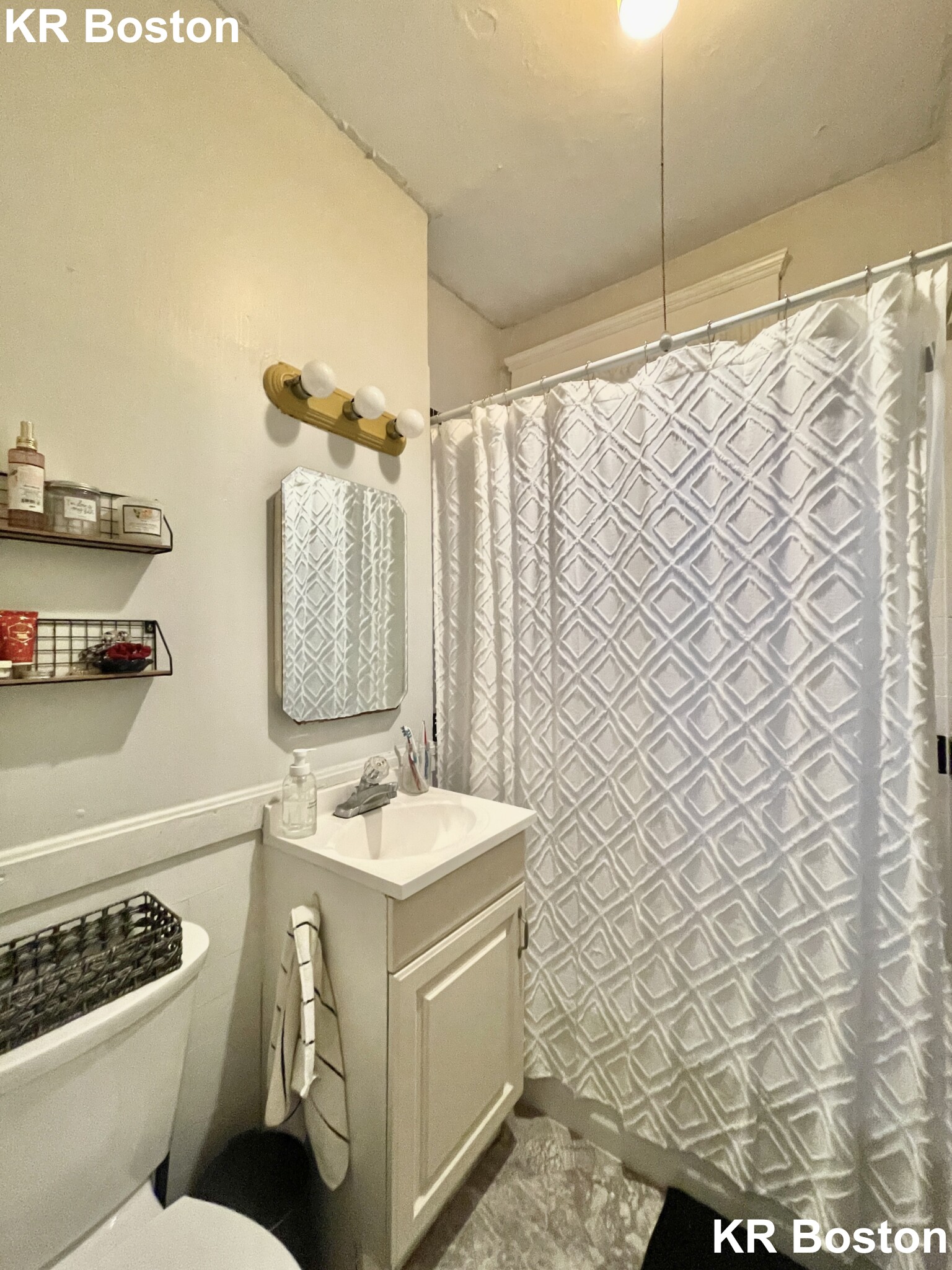 1450 Commonwealth Aven, Brighton