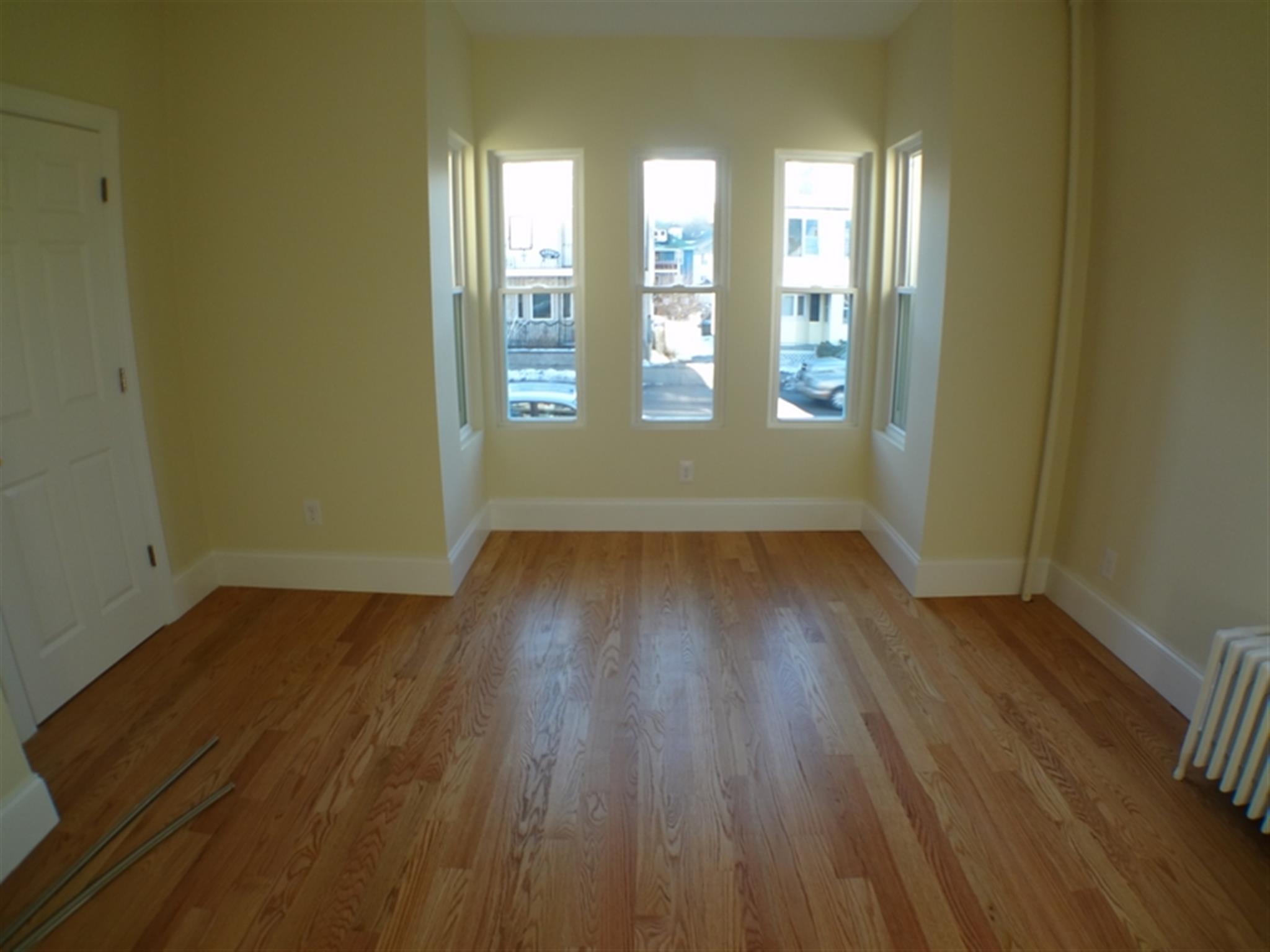 586 Main St, Medford