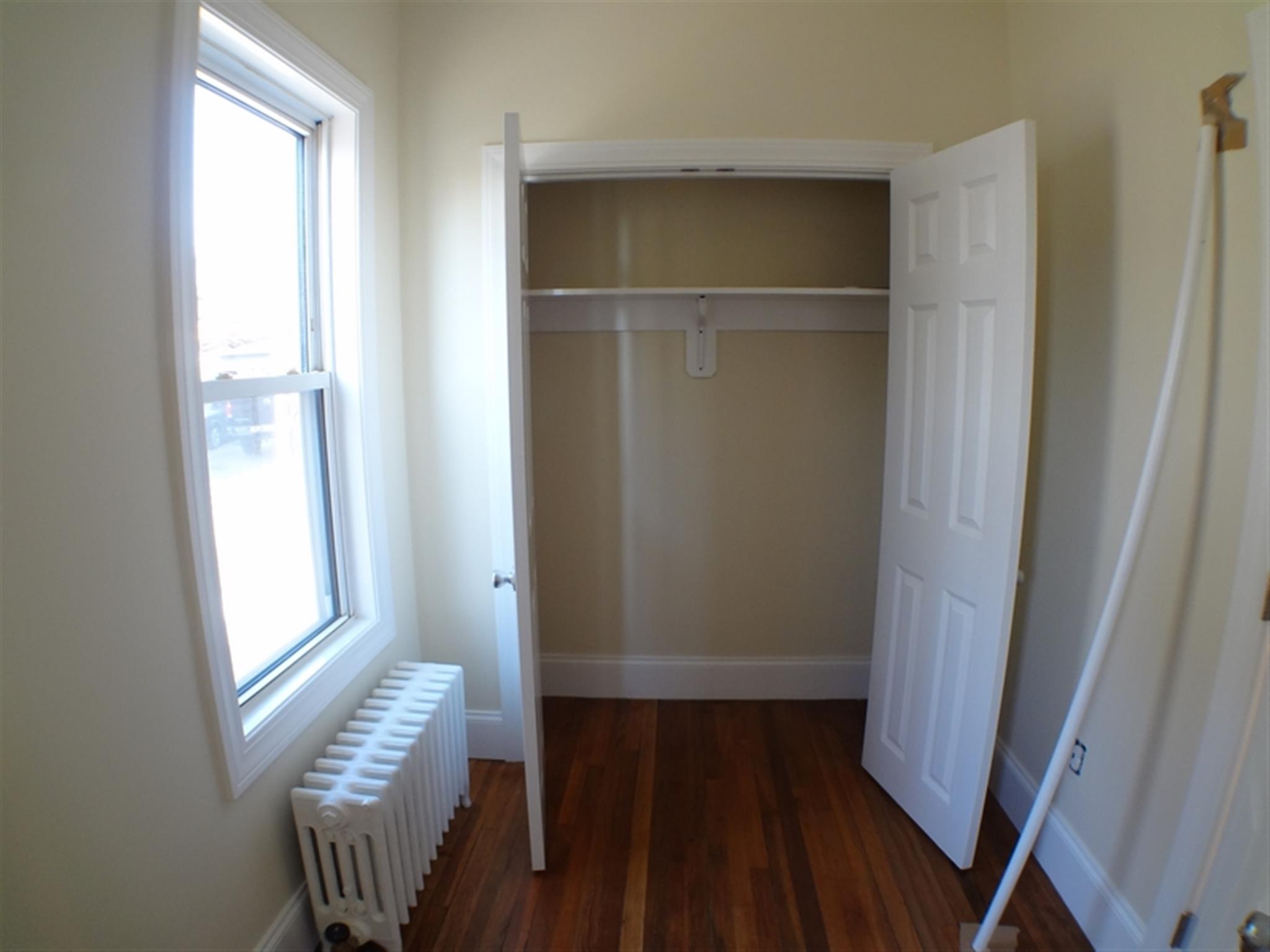 586 Main St, Medford