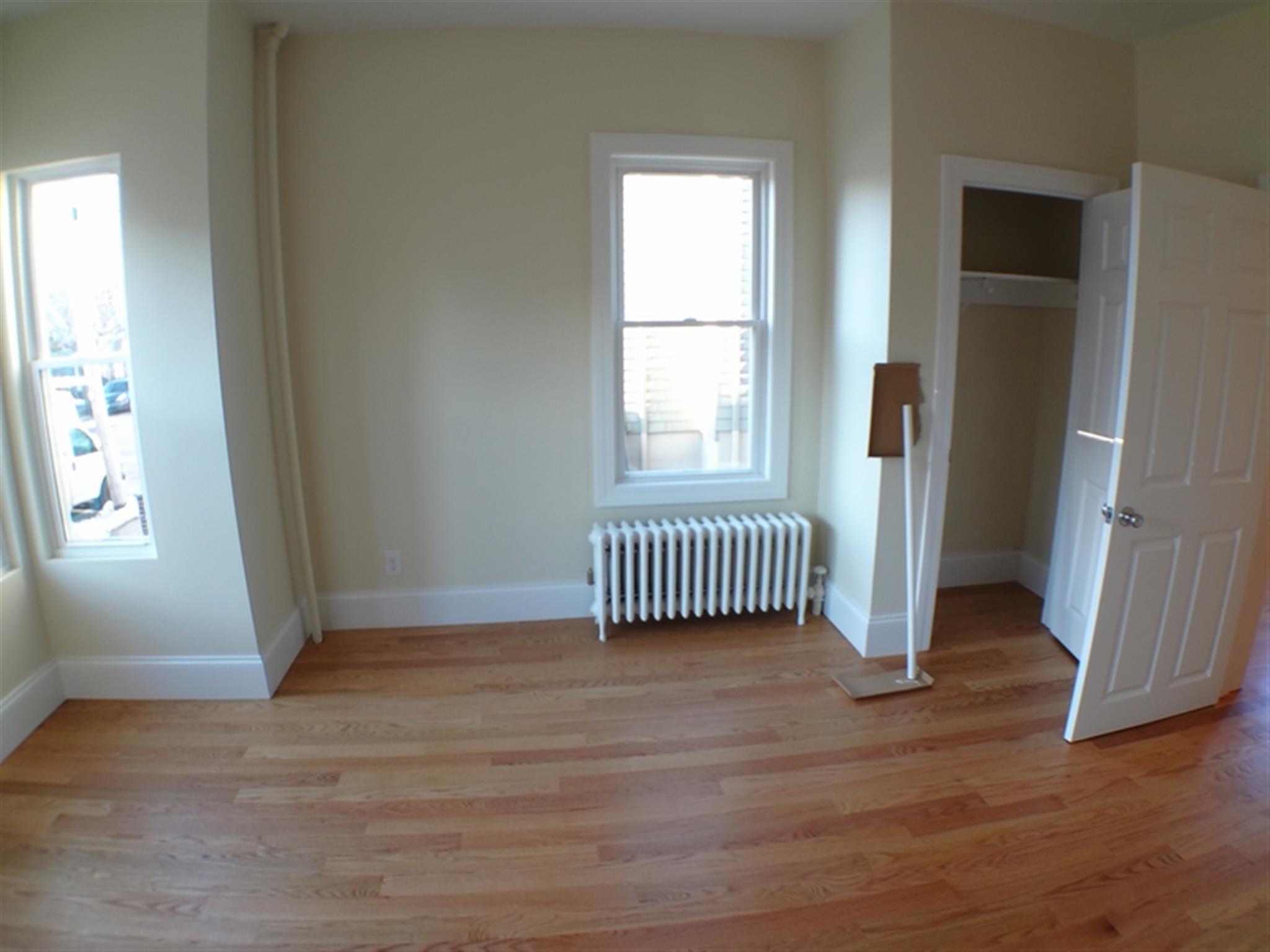 586 Main St, Medford