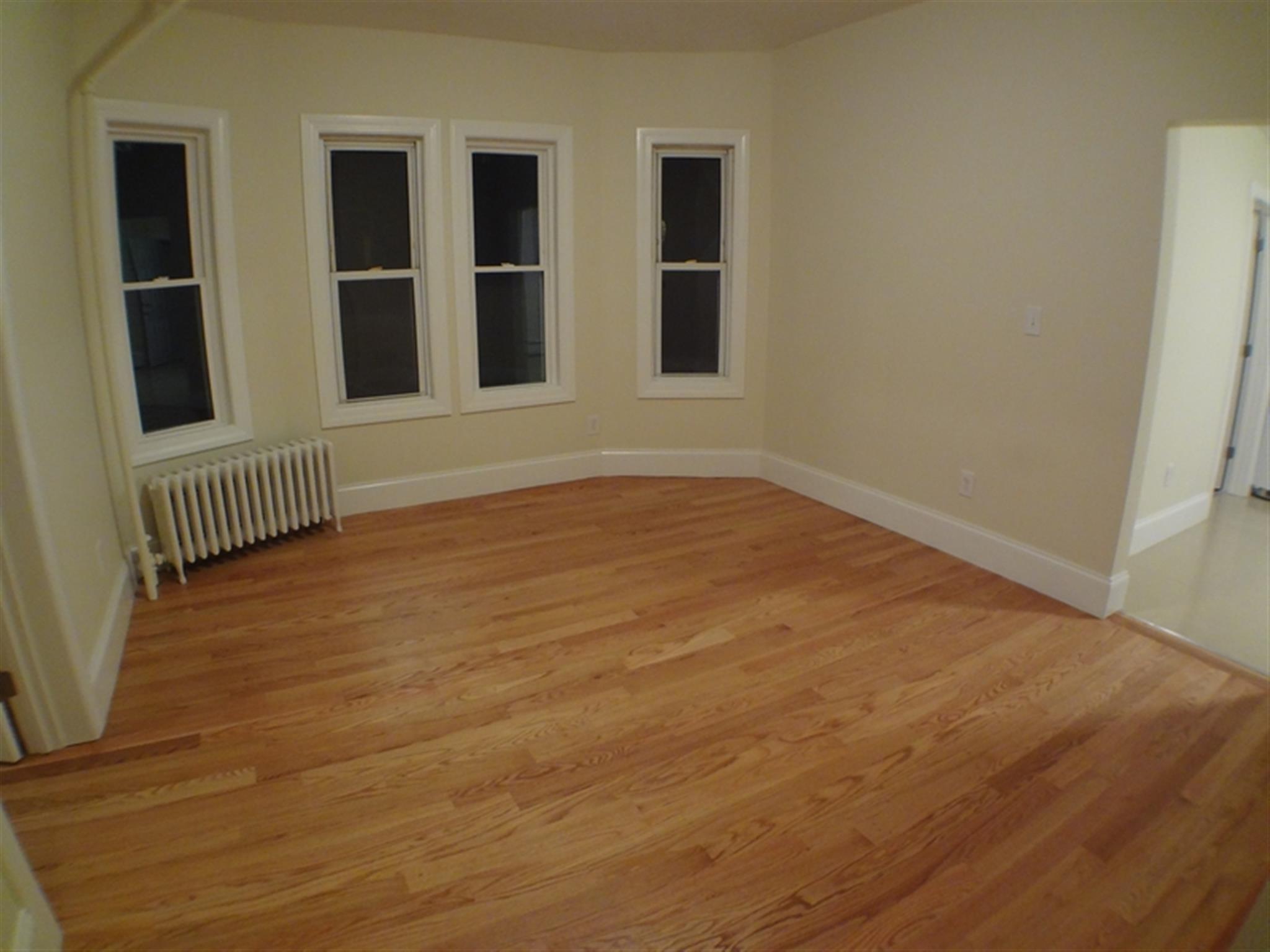 586 Main St, Medford