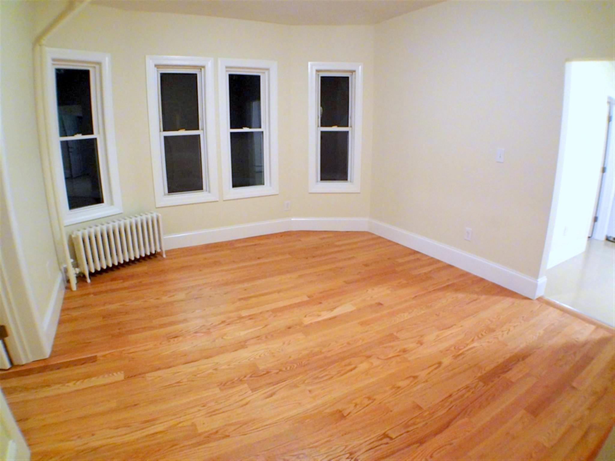 586 Main St, Medford