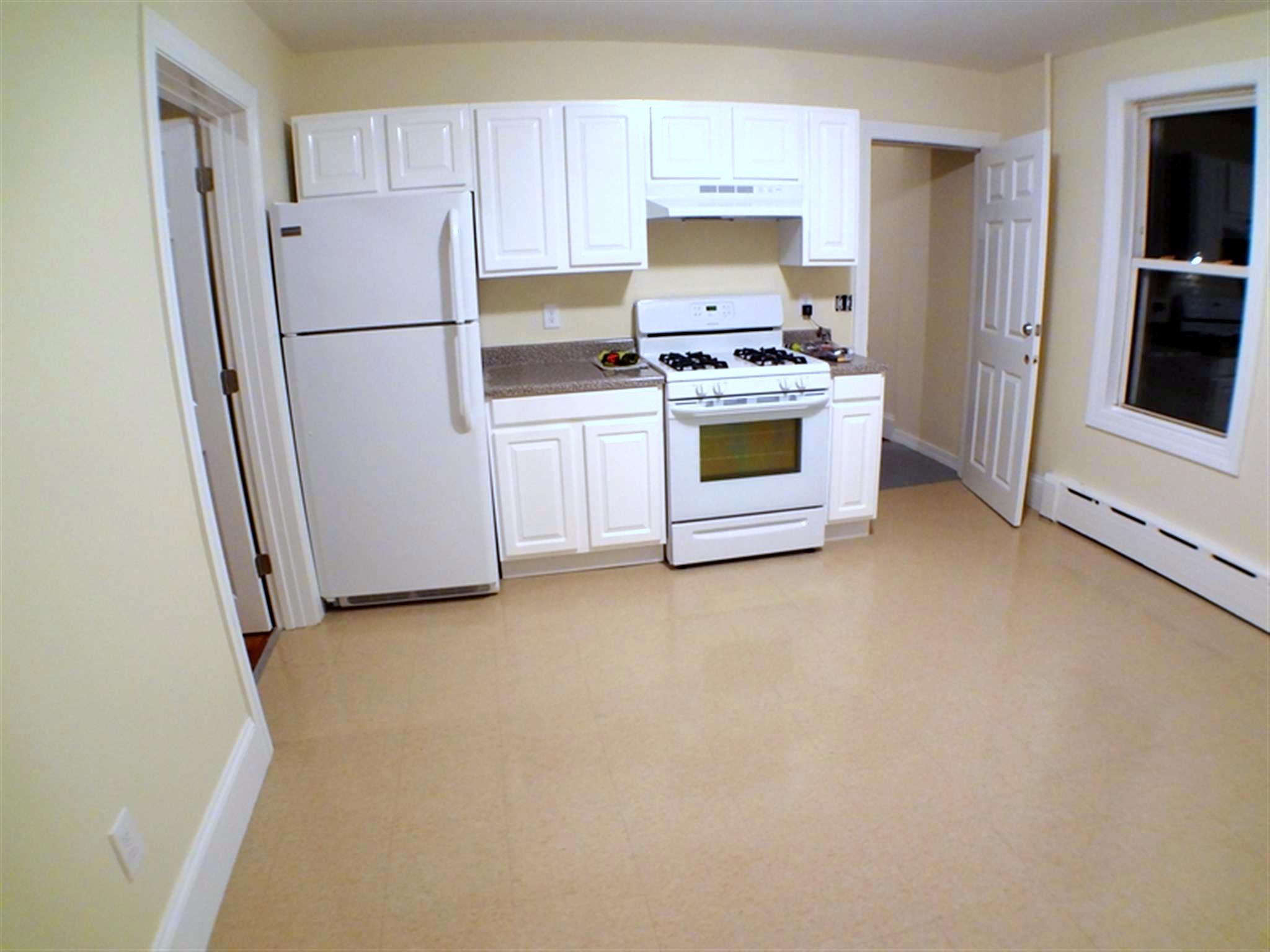 586 Main St, Medford