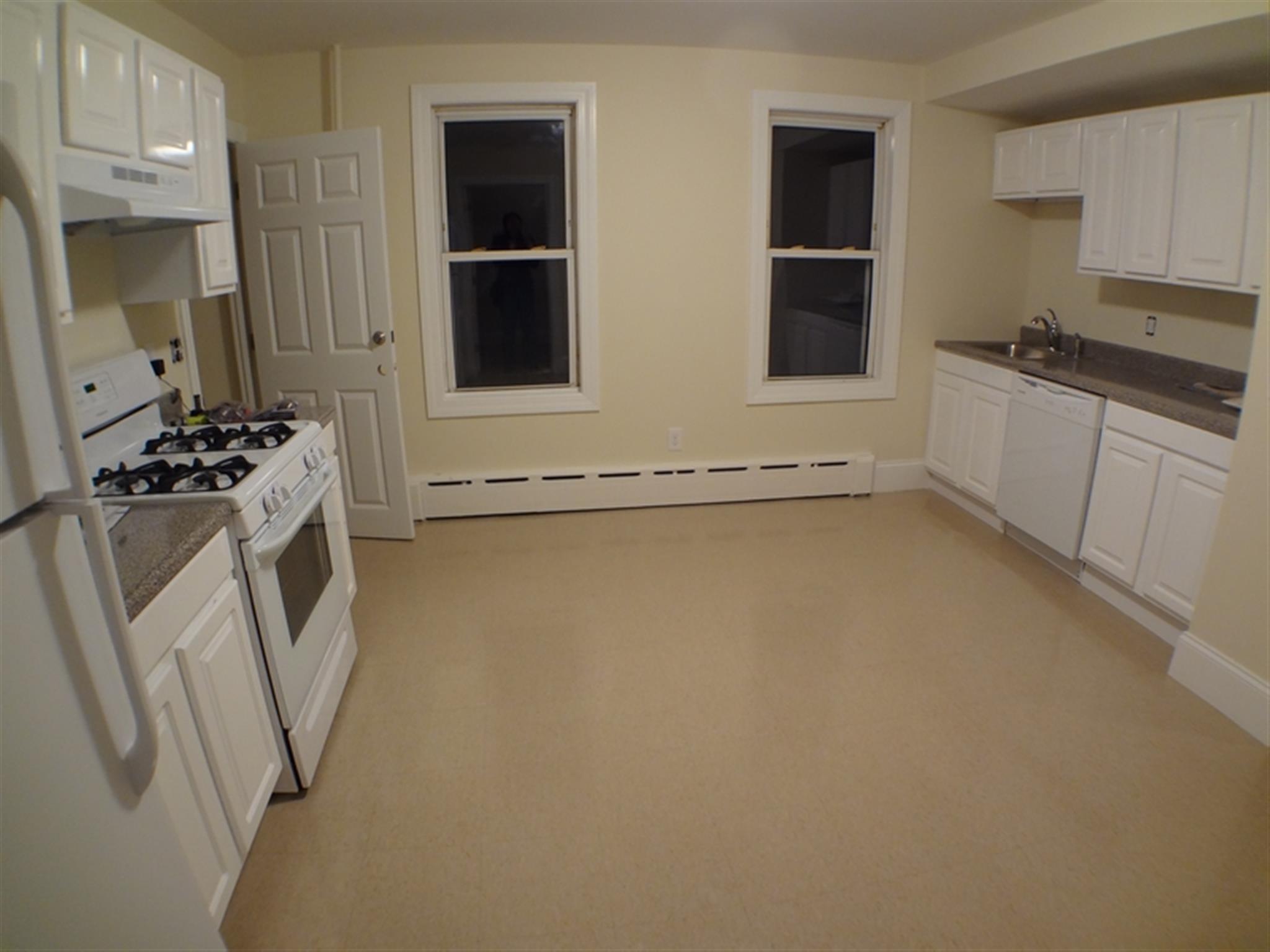 586 Main St, Medford