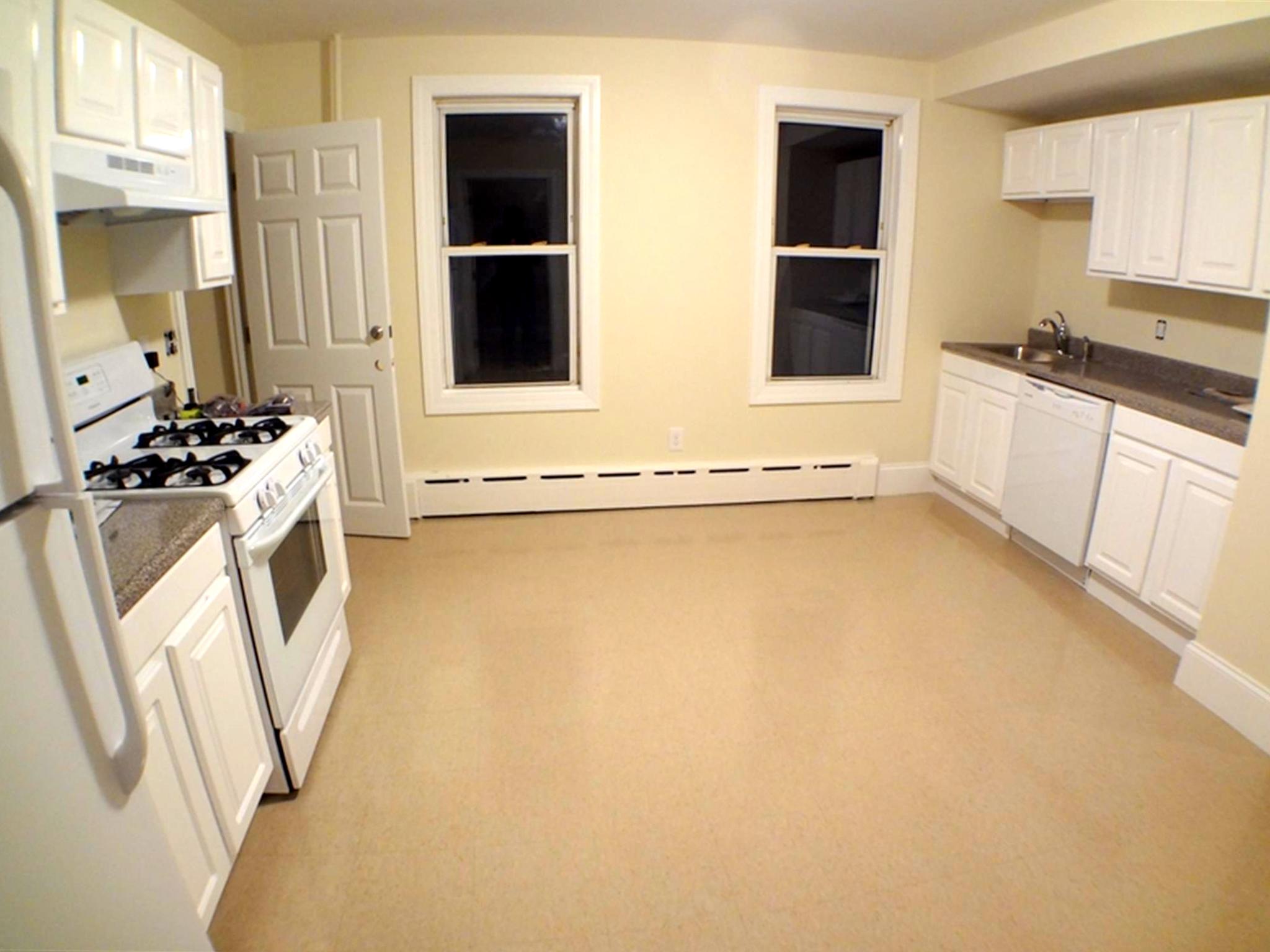 586 Main St, Medford