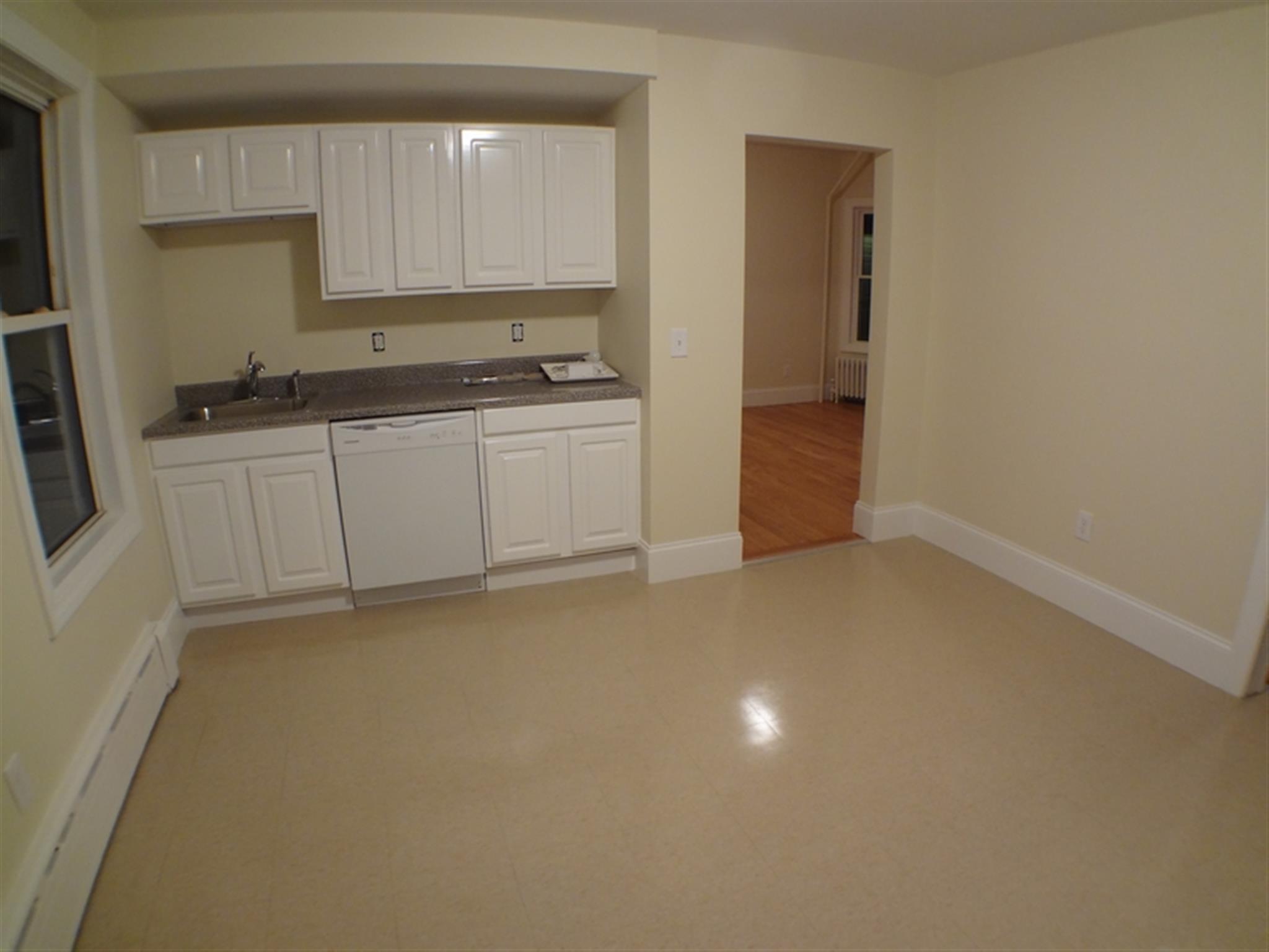 586 Main St, Medford