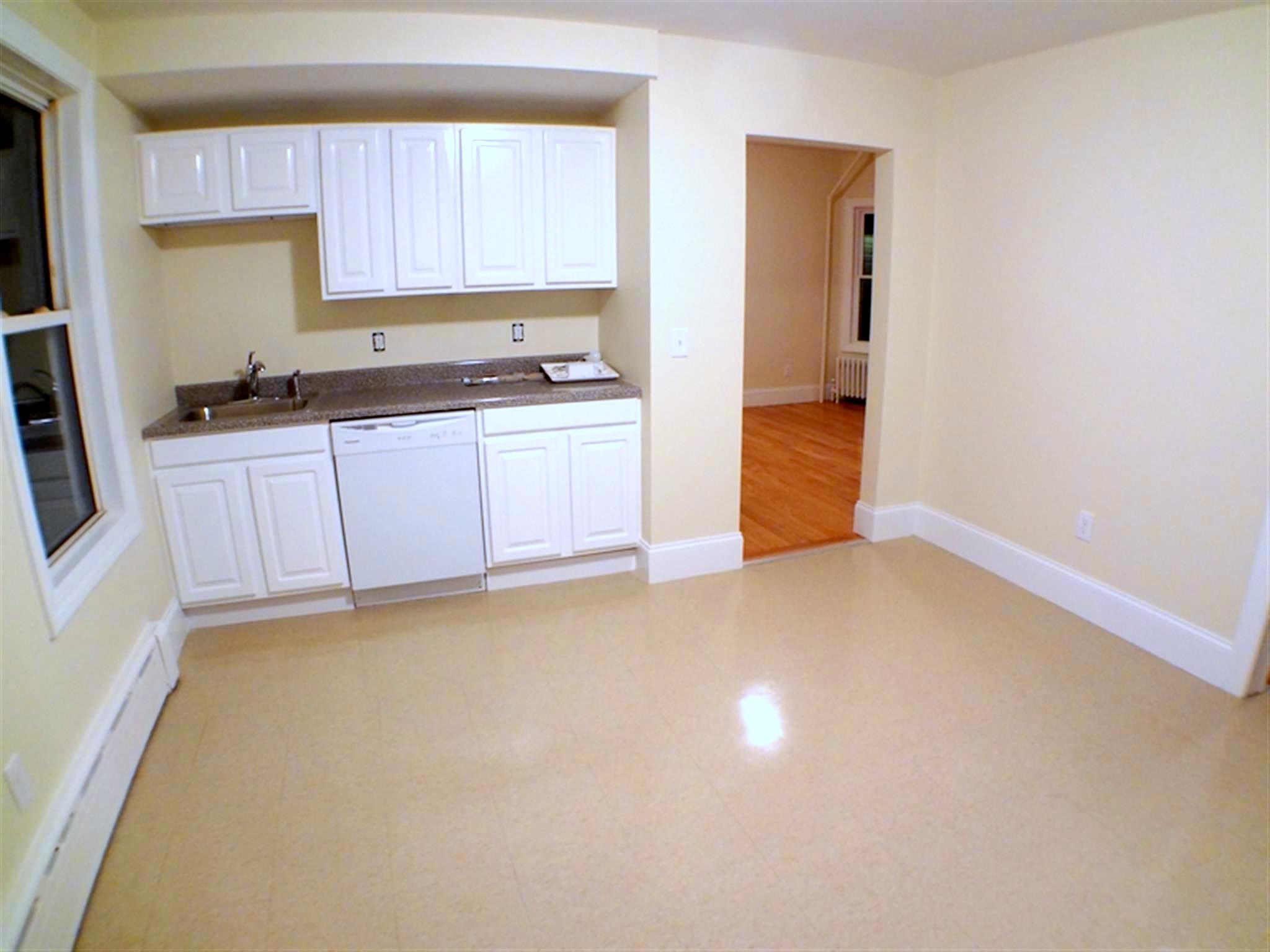 586 Main St, Medford