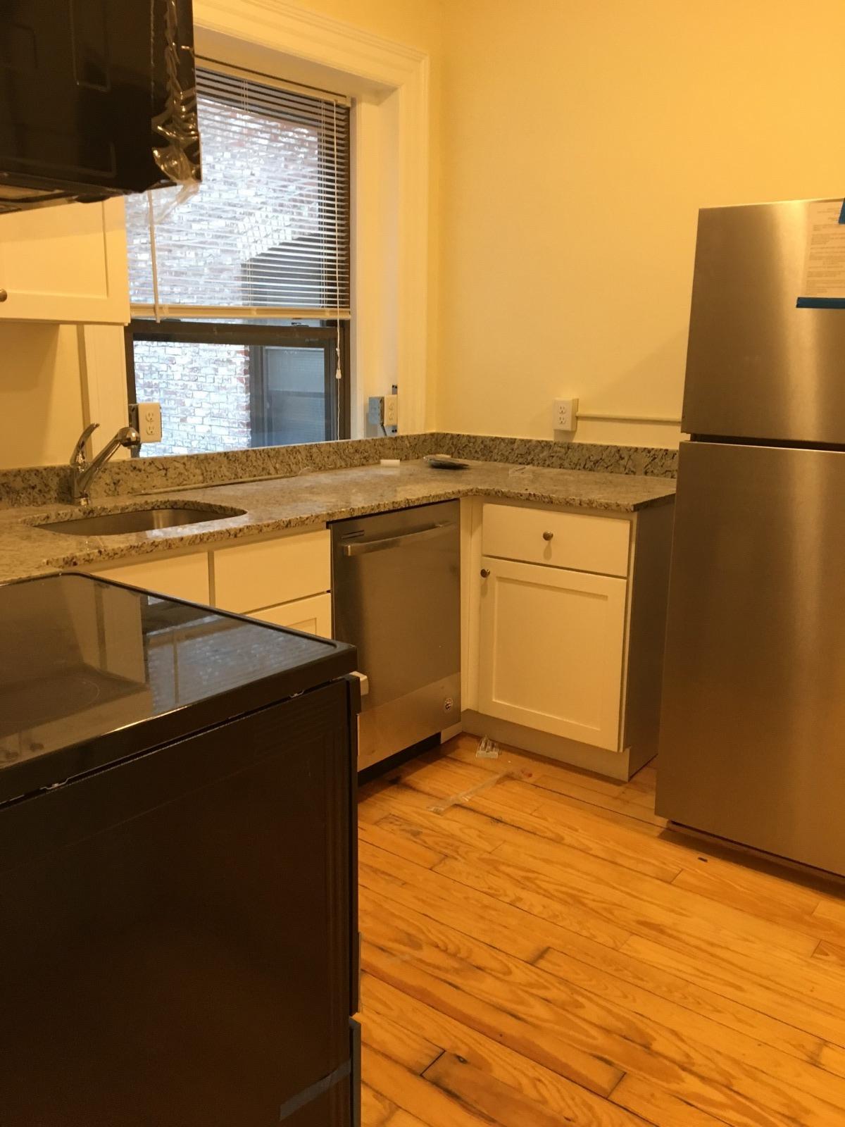 1463 Beacon St, Washington Square