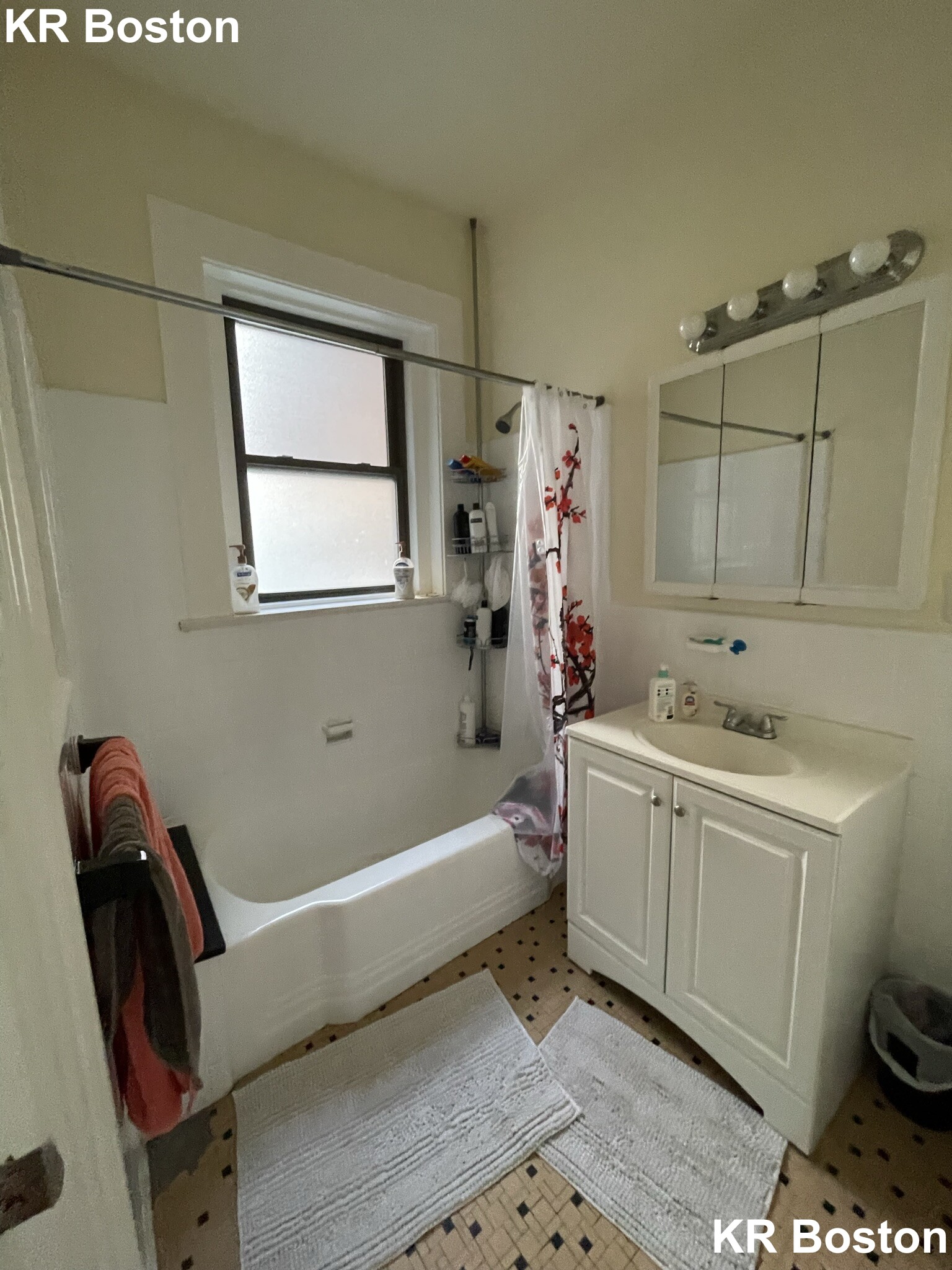 1463 Beacon St, Washington Square