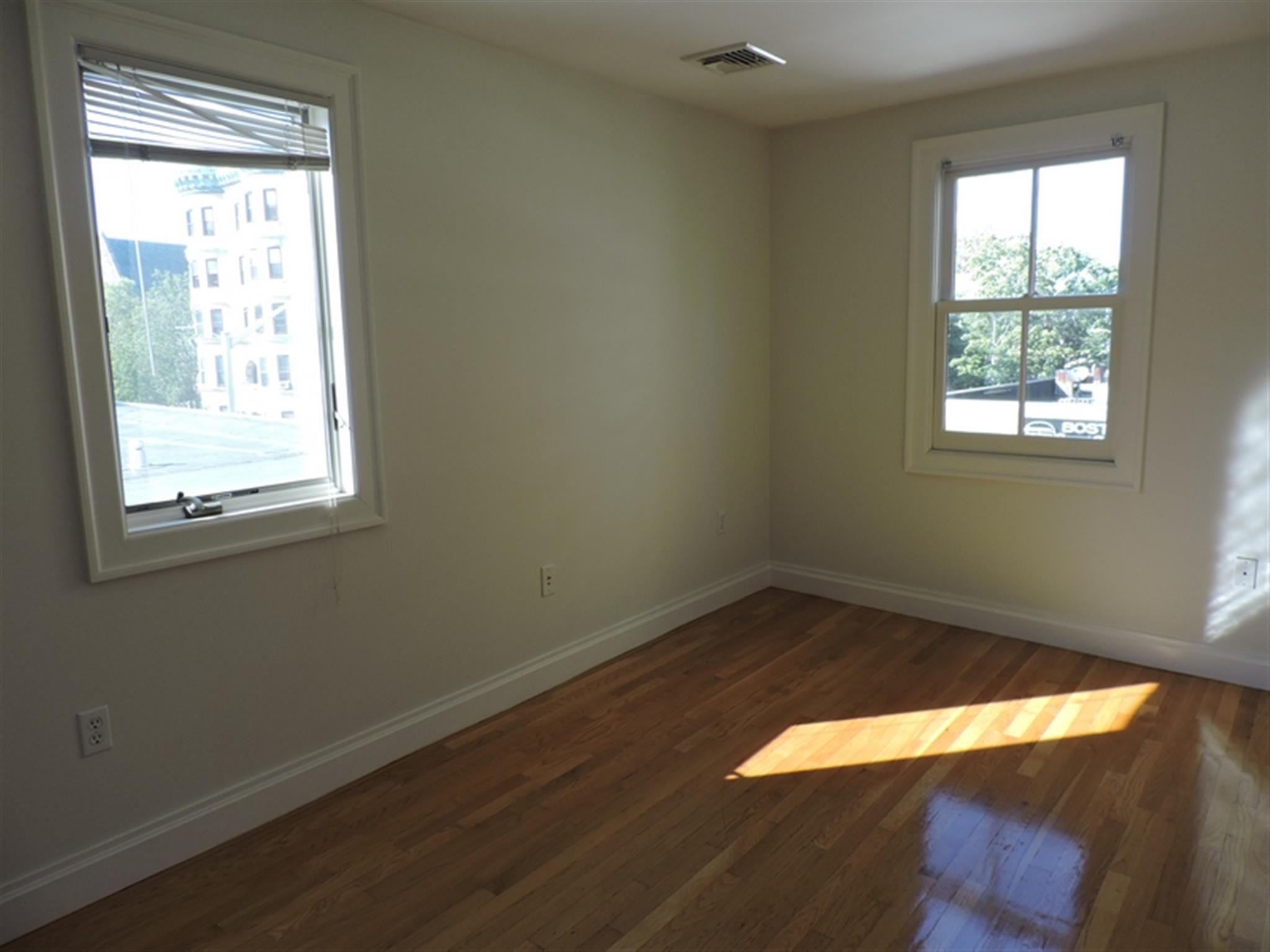 1110 Massachusetts Ave, Harvard Square