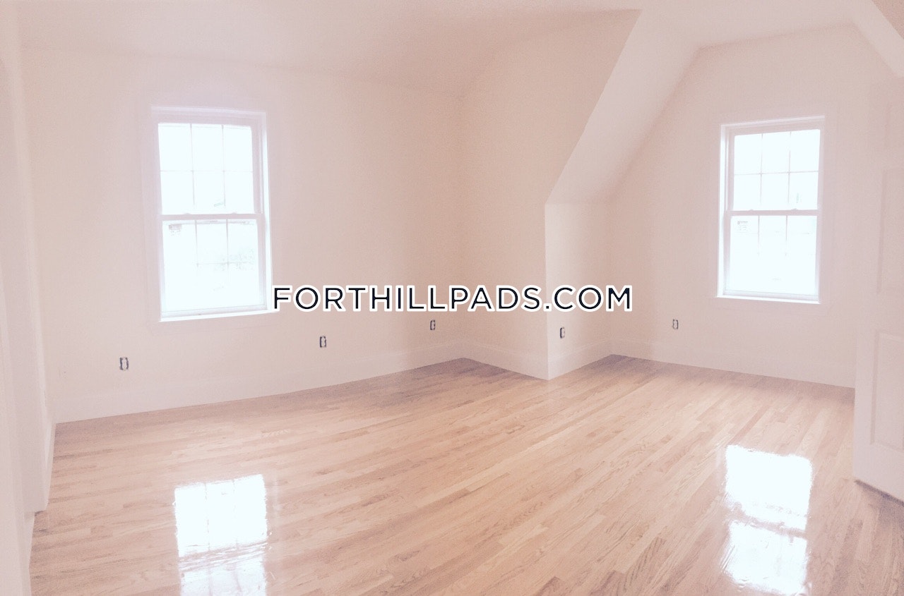 130 Roxbury St, Roxbury