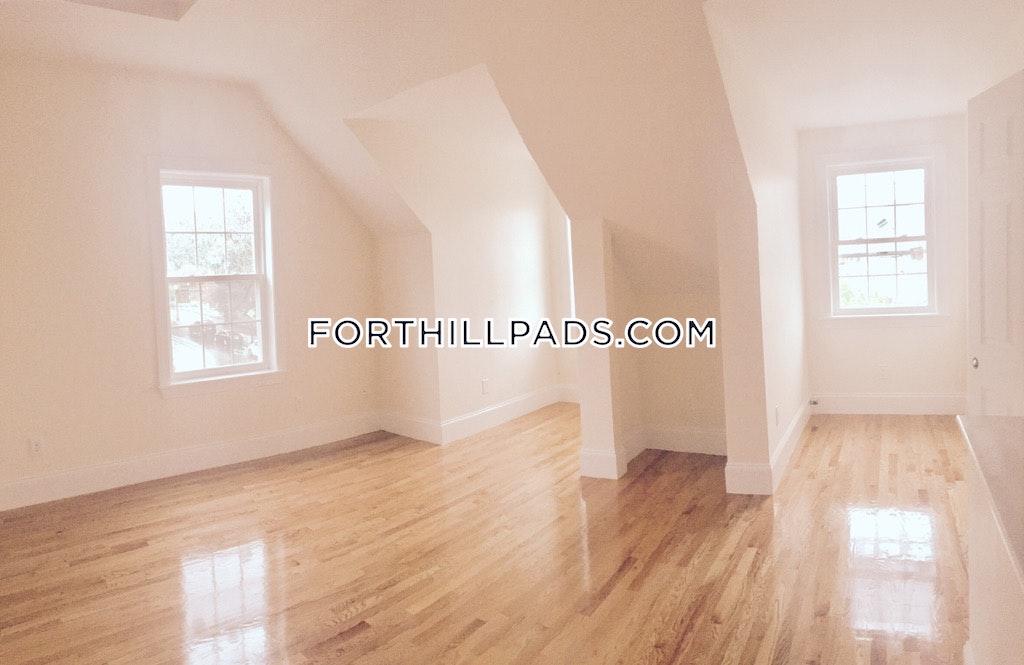 130 Roxbury St, Roxbury