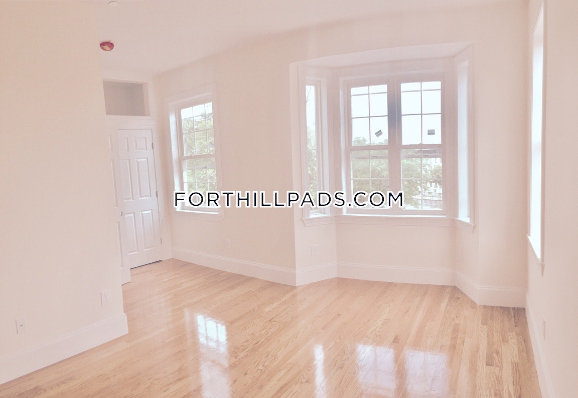 130 Roxbury St, Roxbury