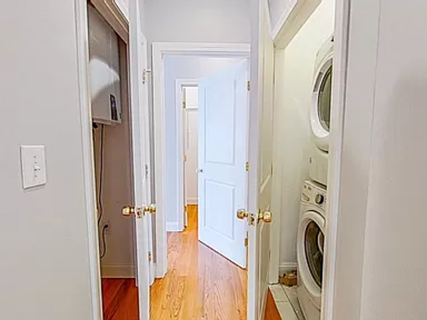 15 Dana Ave, Hyde Park