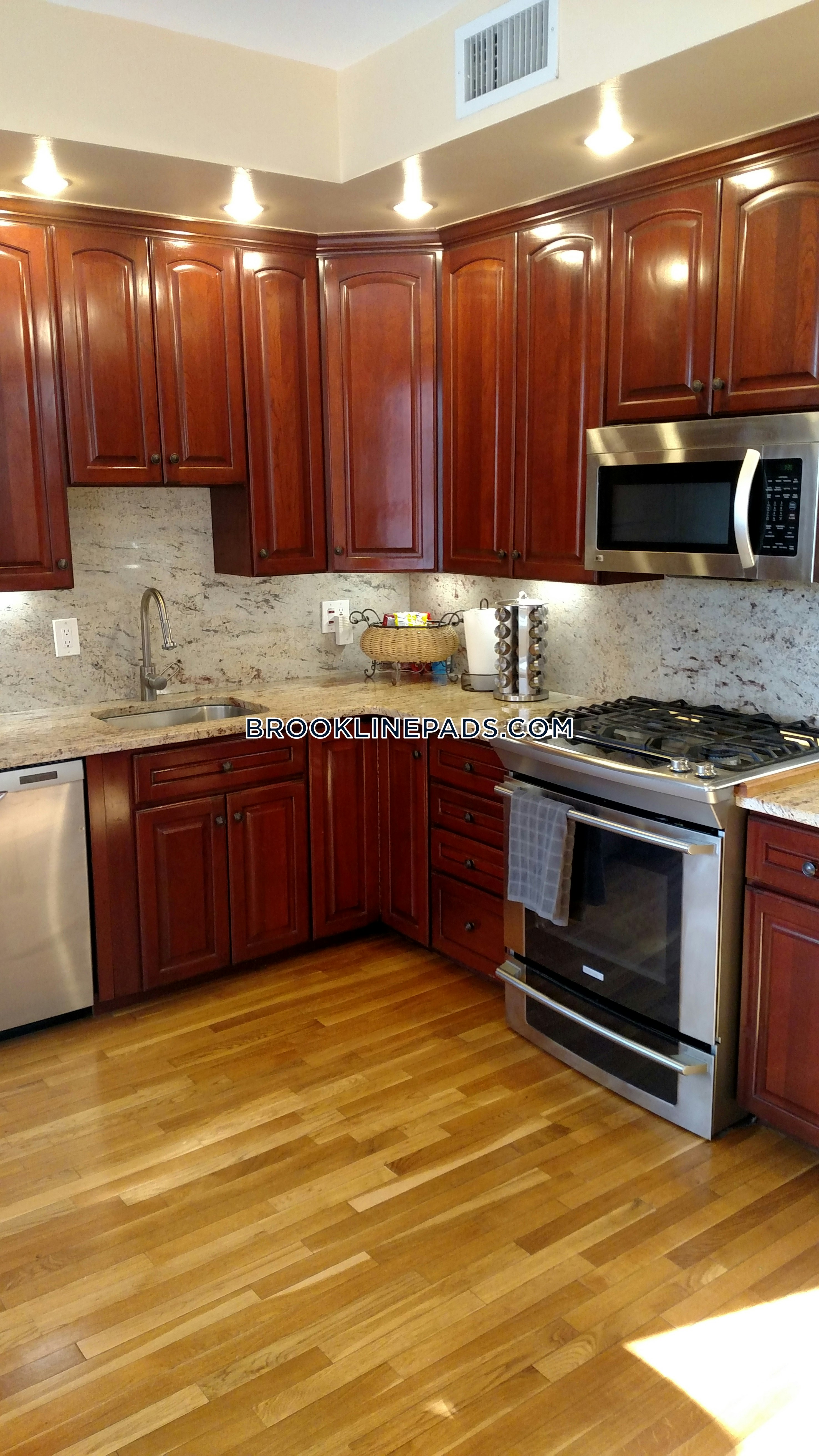 90 Browne St, North Brookline