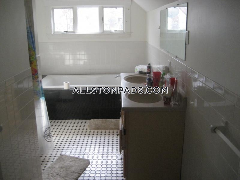 51 Gardner St, Allston