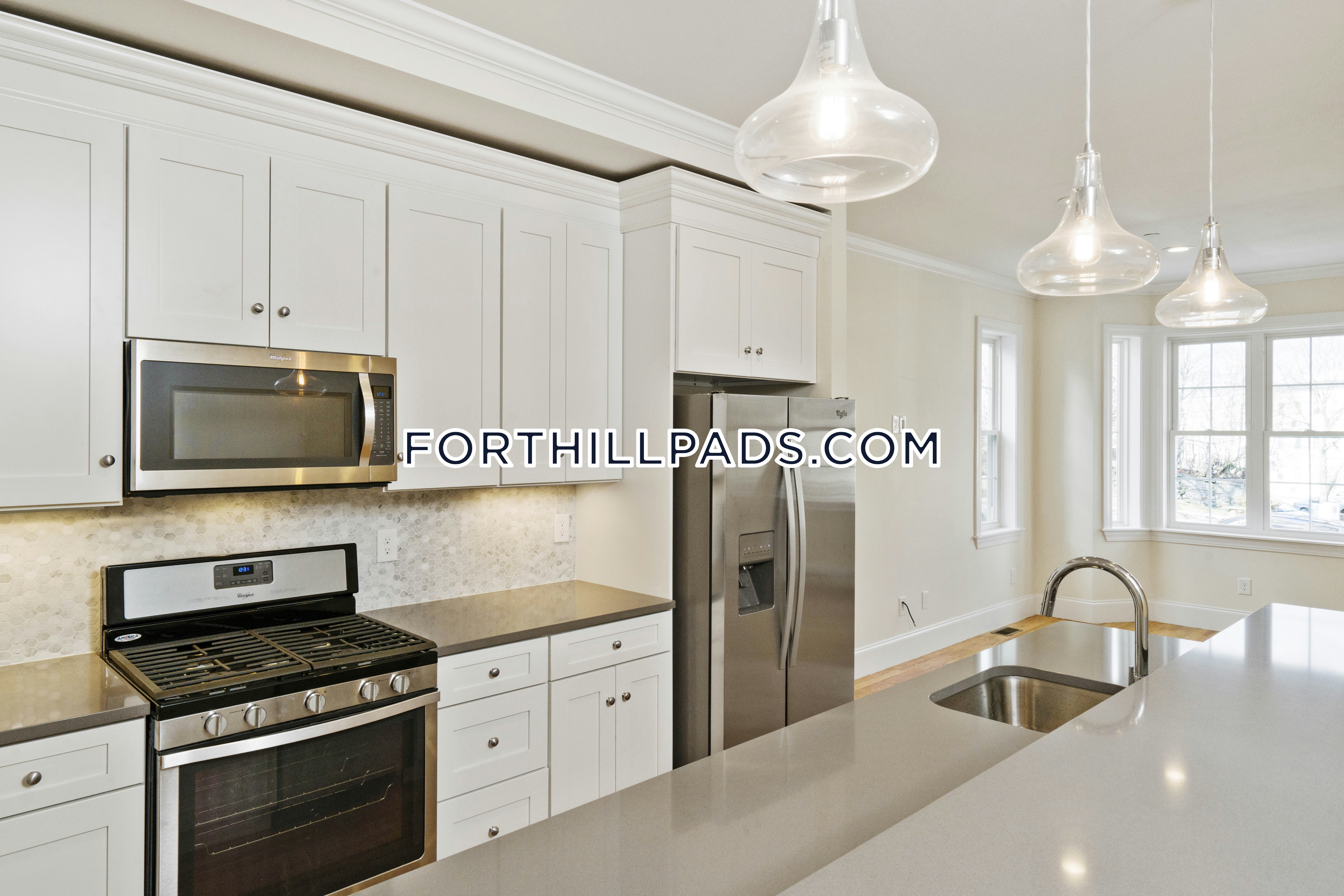 130 Roxbury St, Roxbury