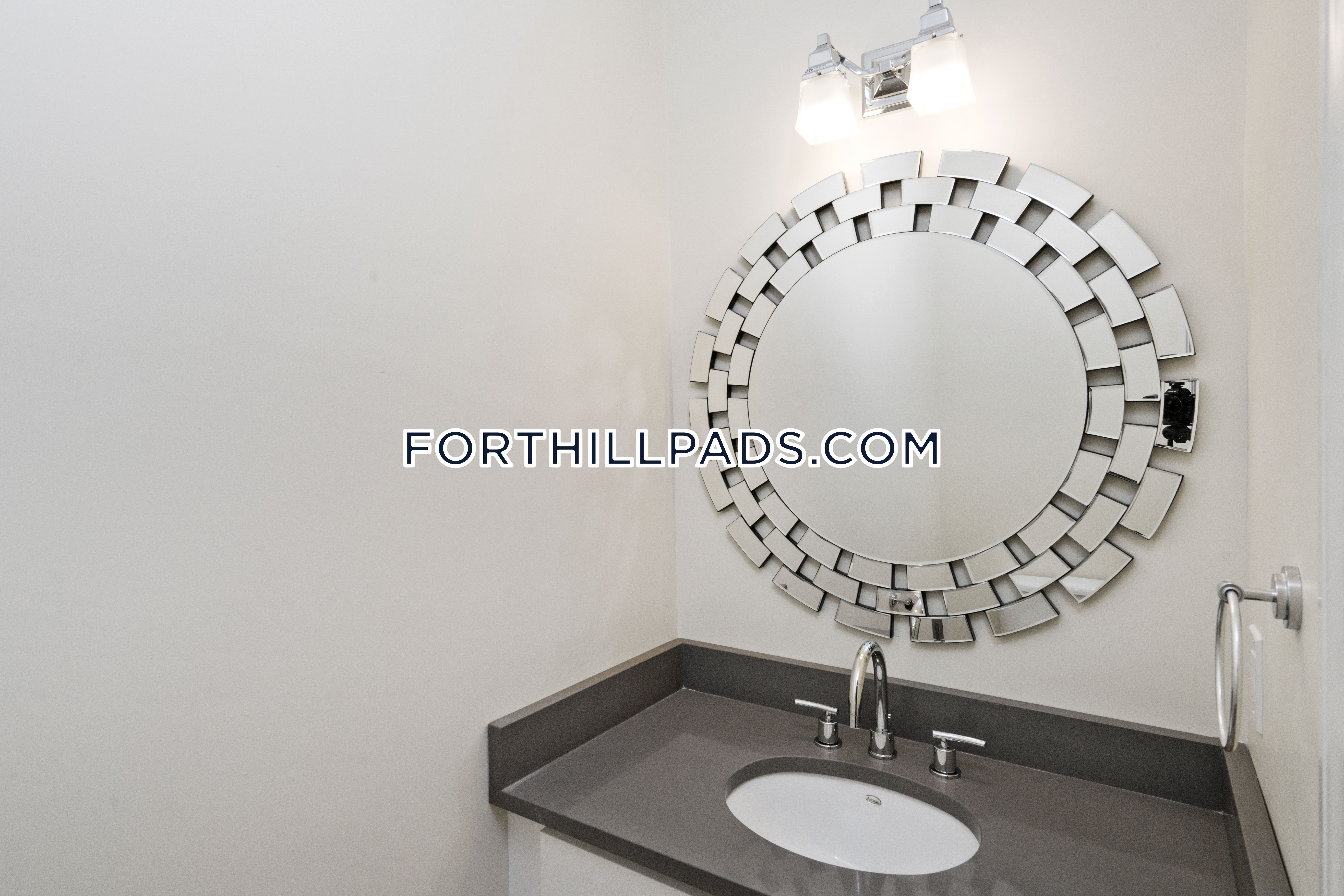 130 Roxbury St, Roxbury