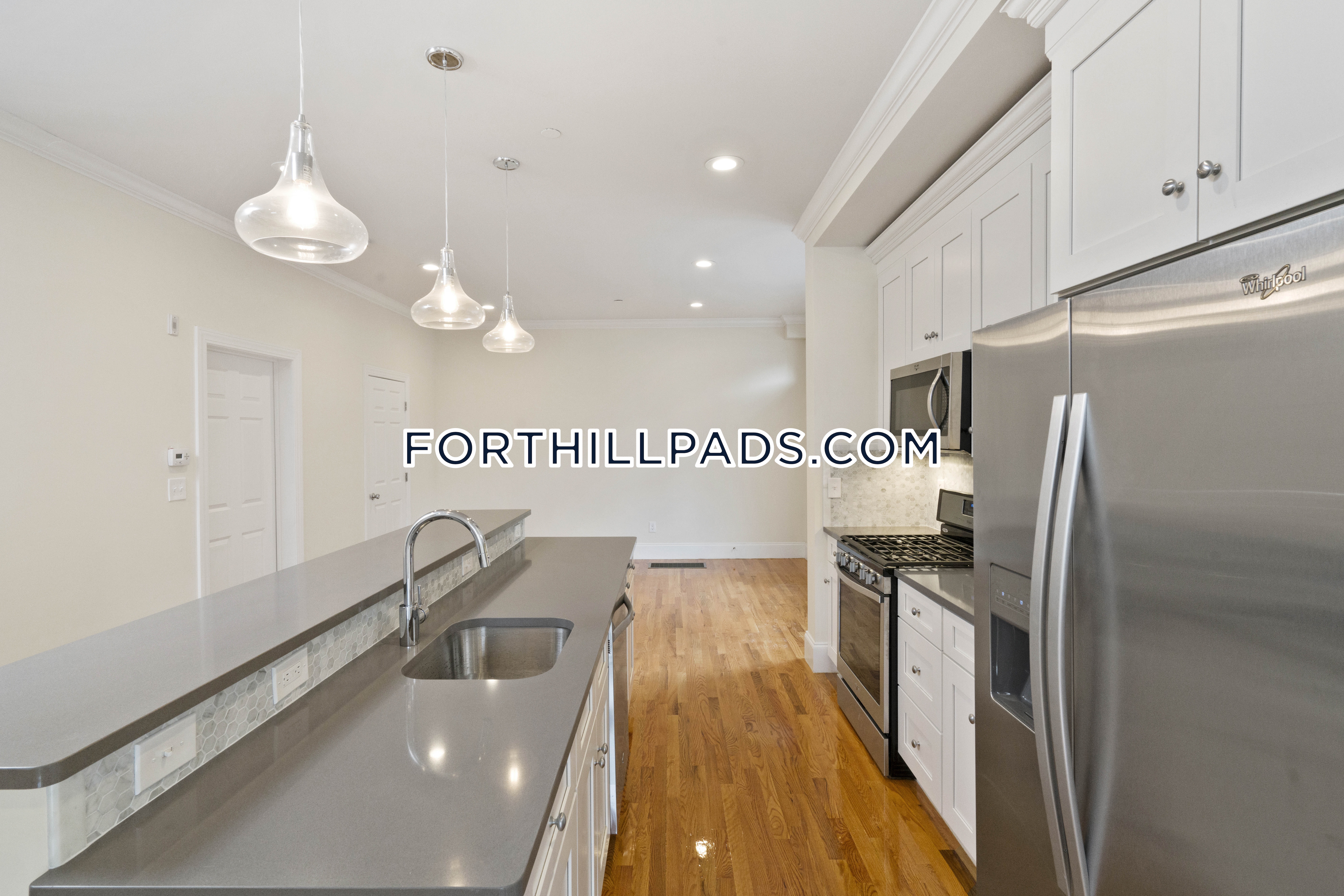 130 Roxbury St, Roxbury