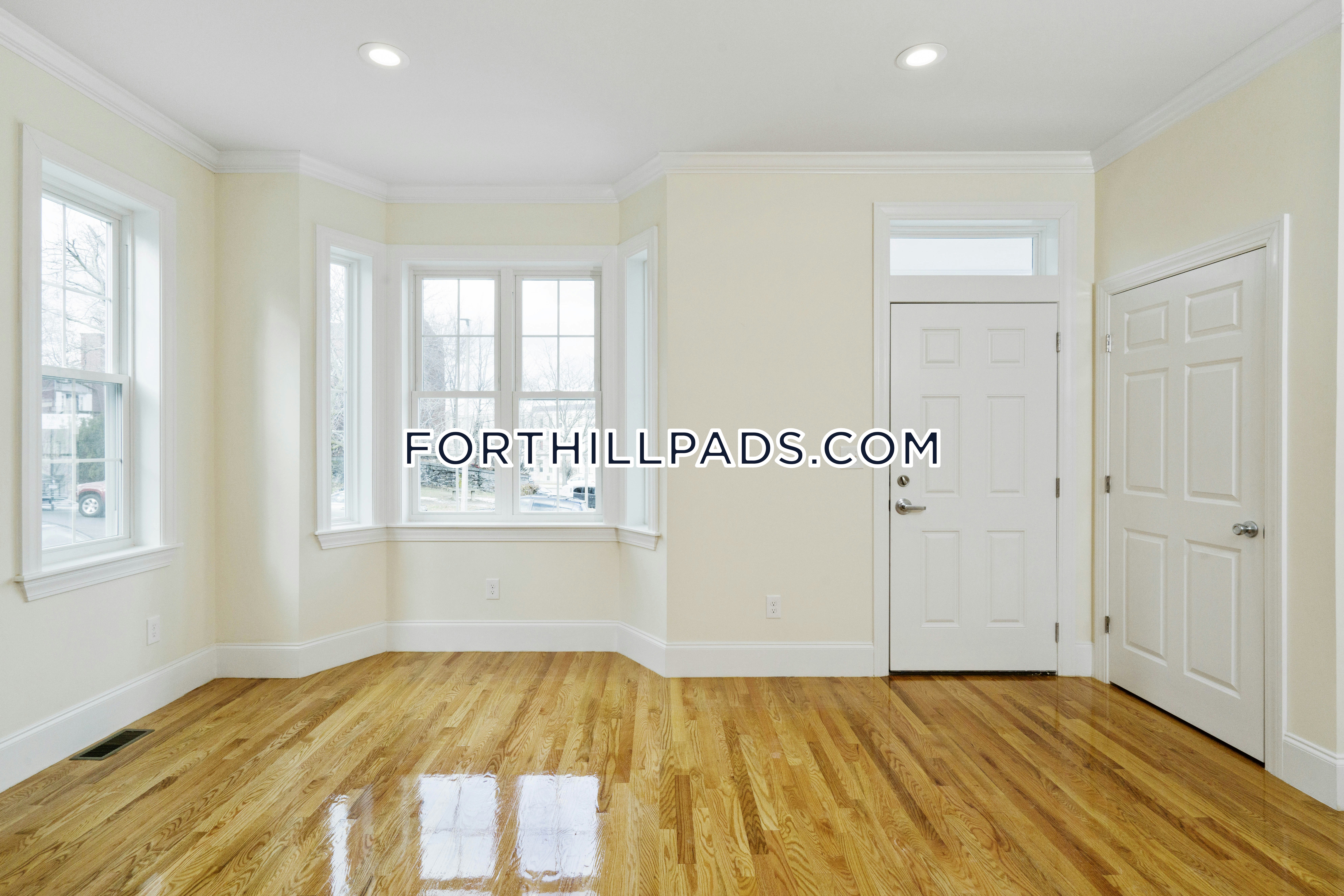 130 Roxbury St, Roxbury