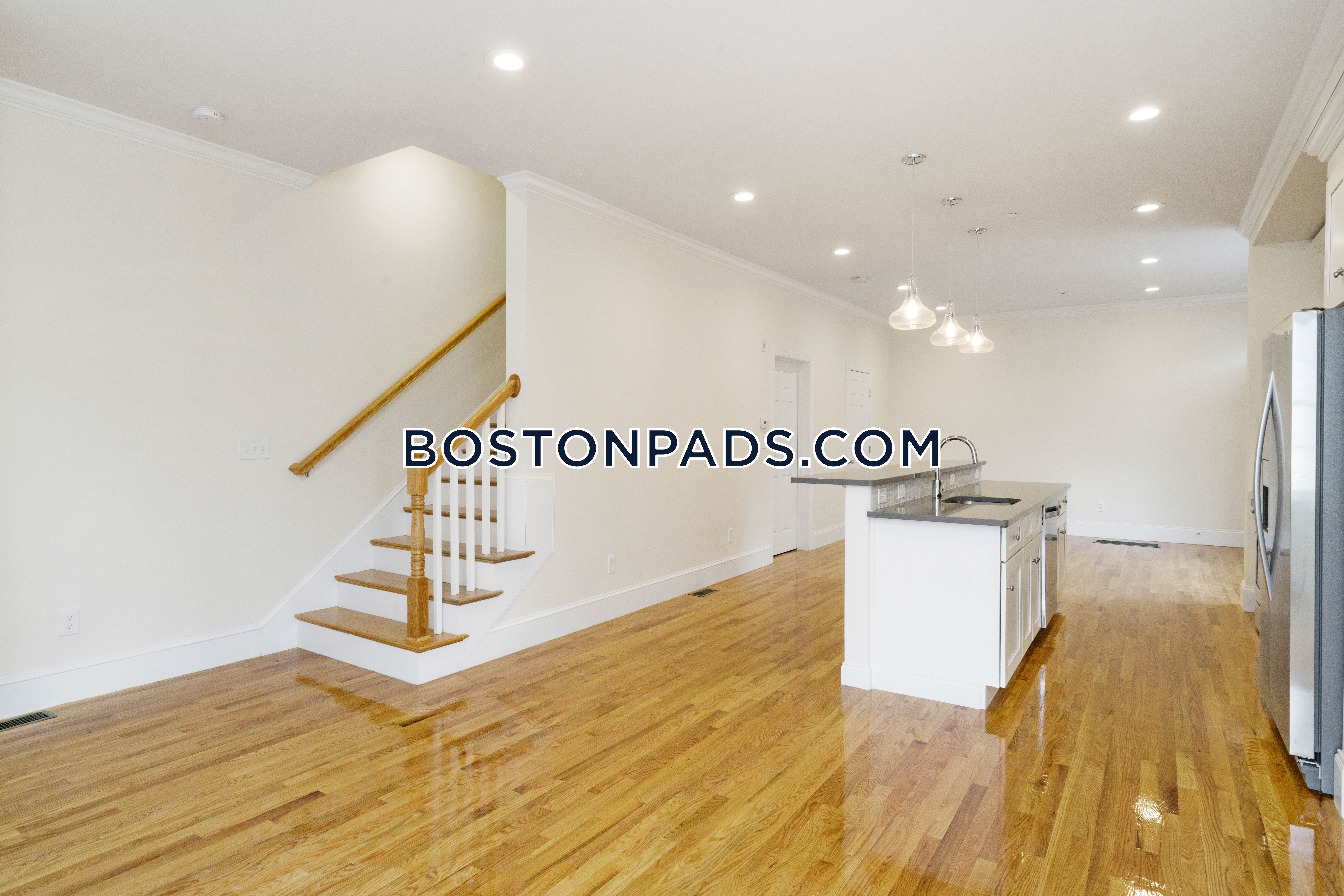 130 Roxbury St, Roxbury