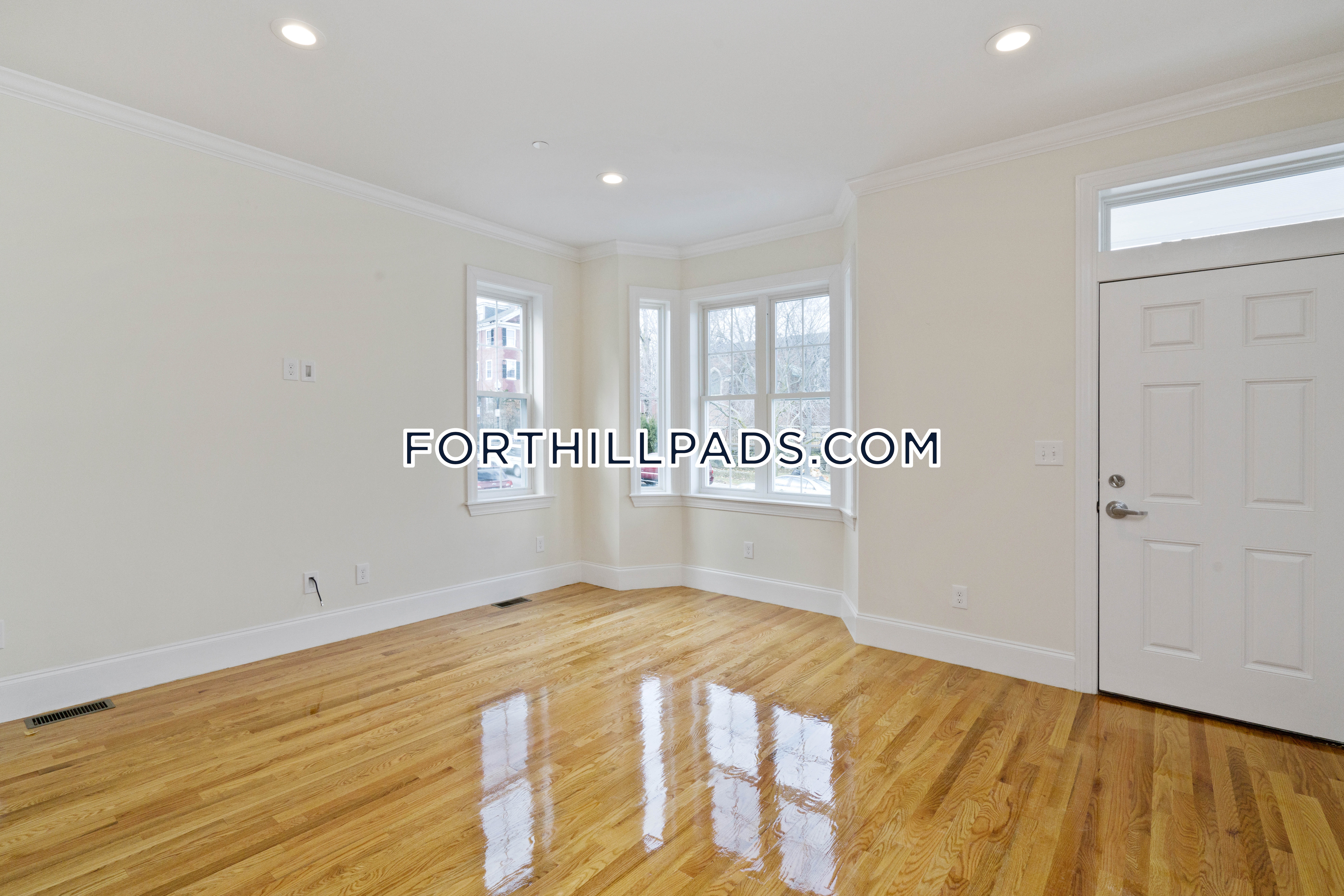 130 Roxbury St, Roxbury