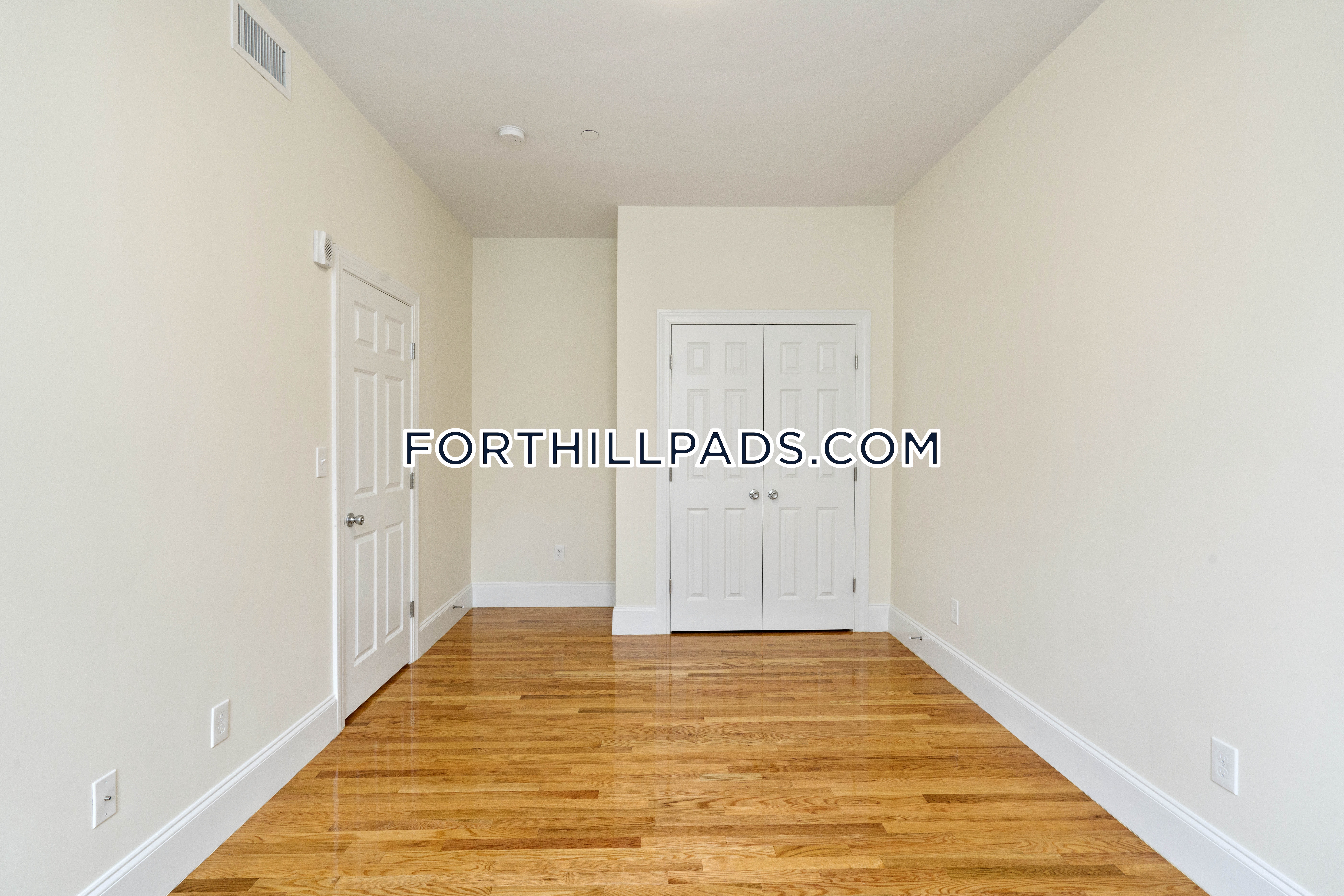 130 Roxbury St, Roxbury