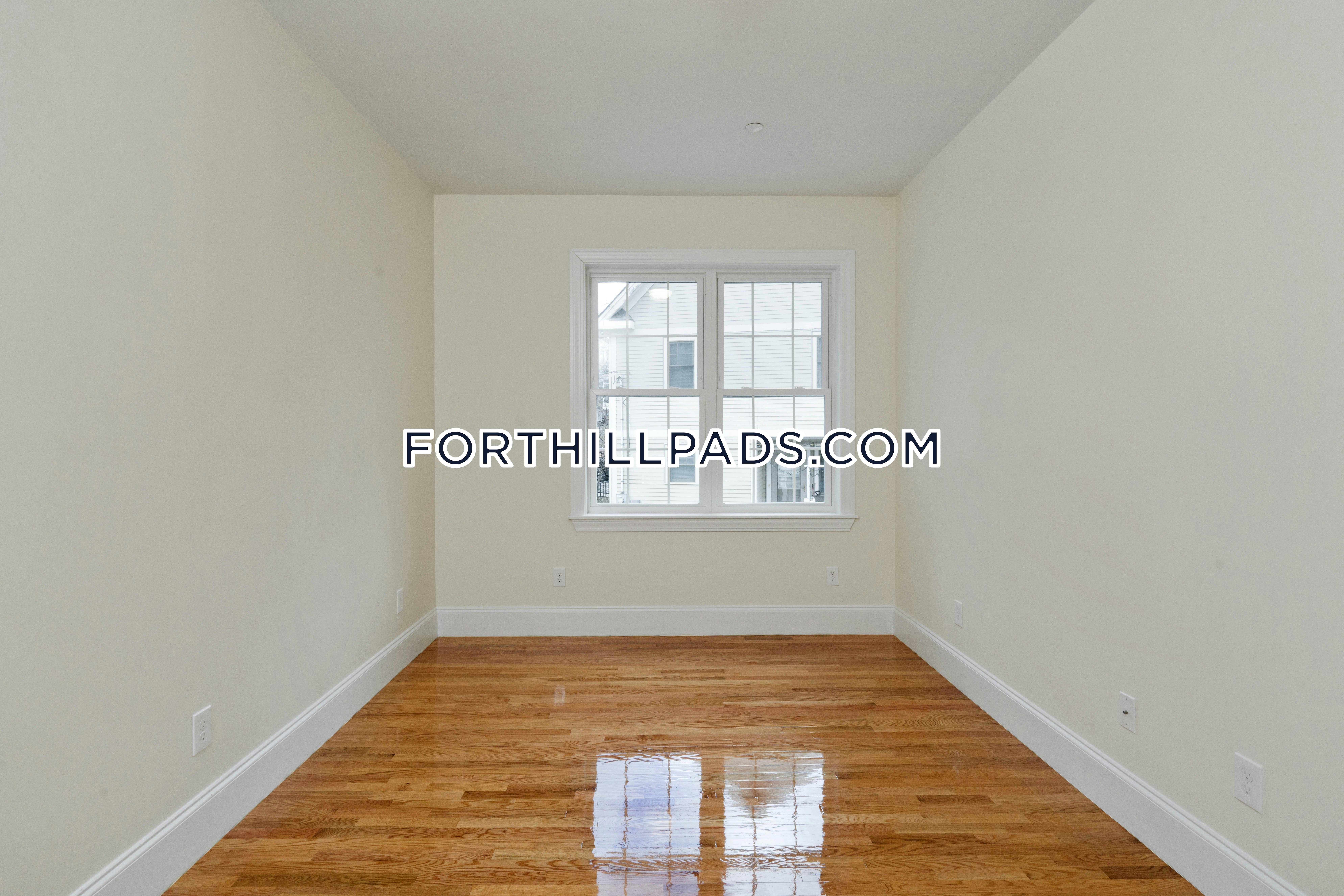 130 Roxbury St, Roxbury