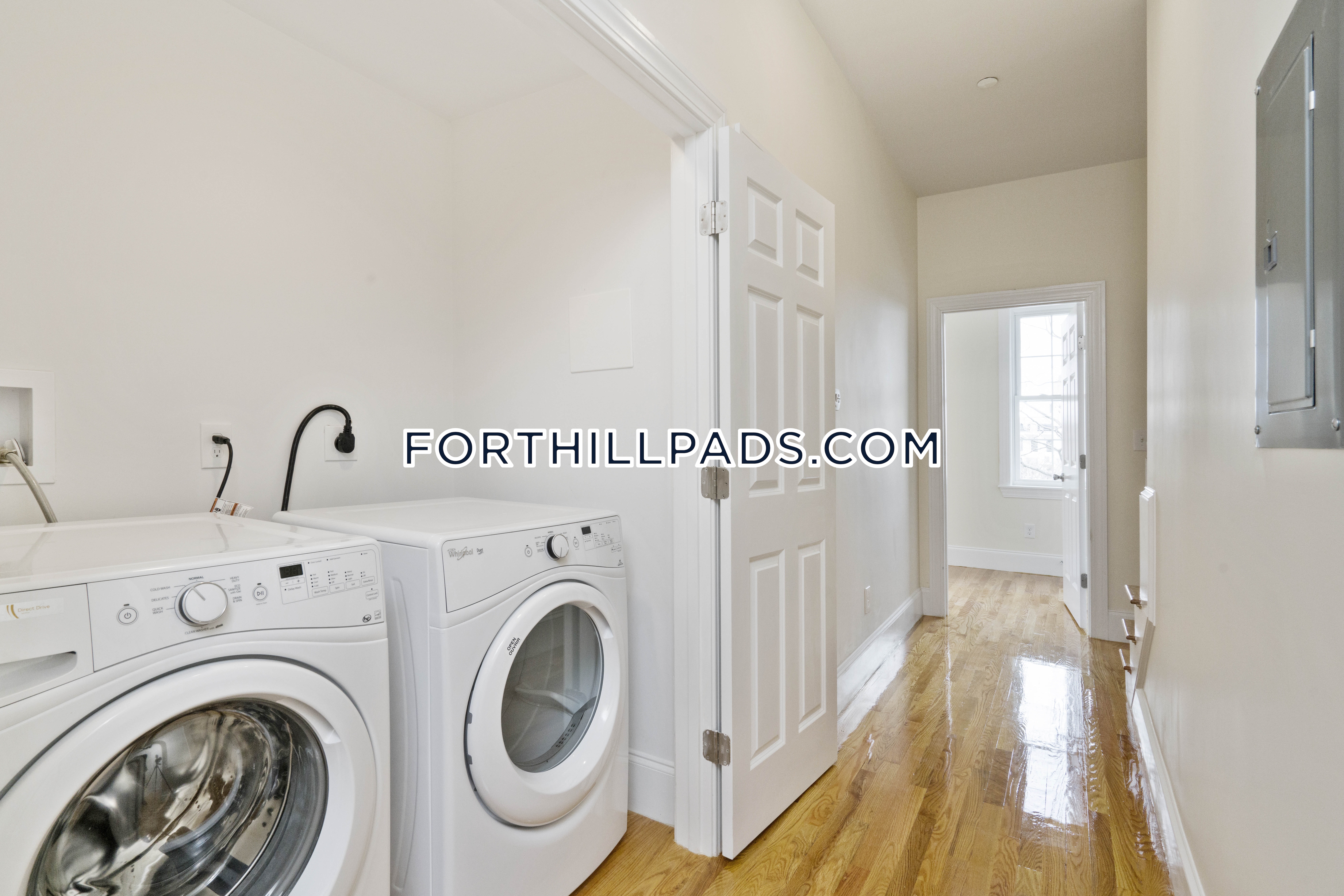 130 Roxbury St, Roxbury