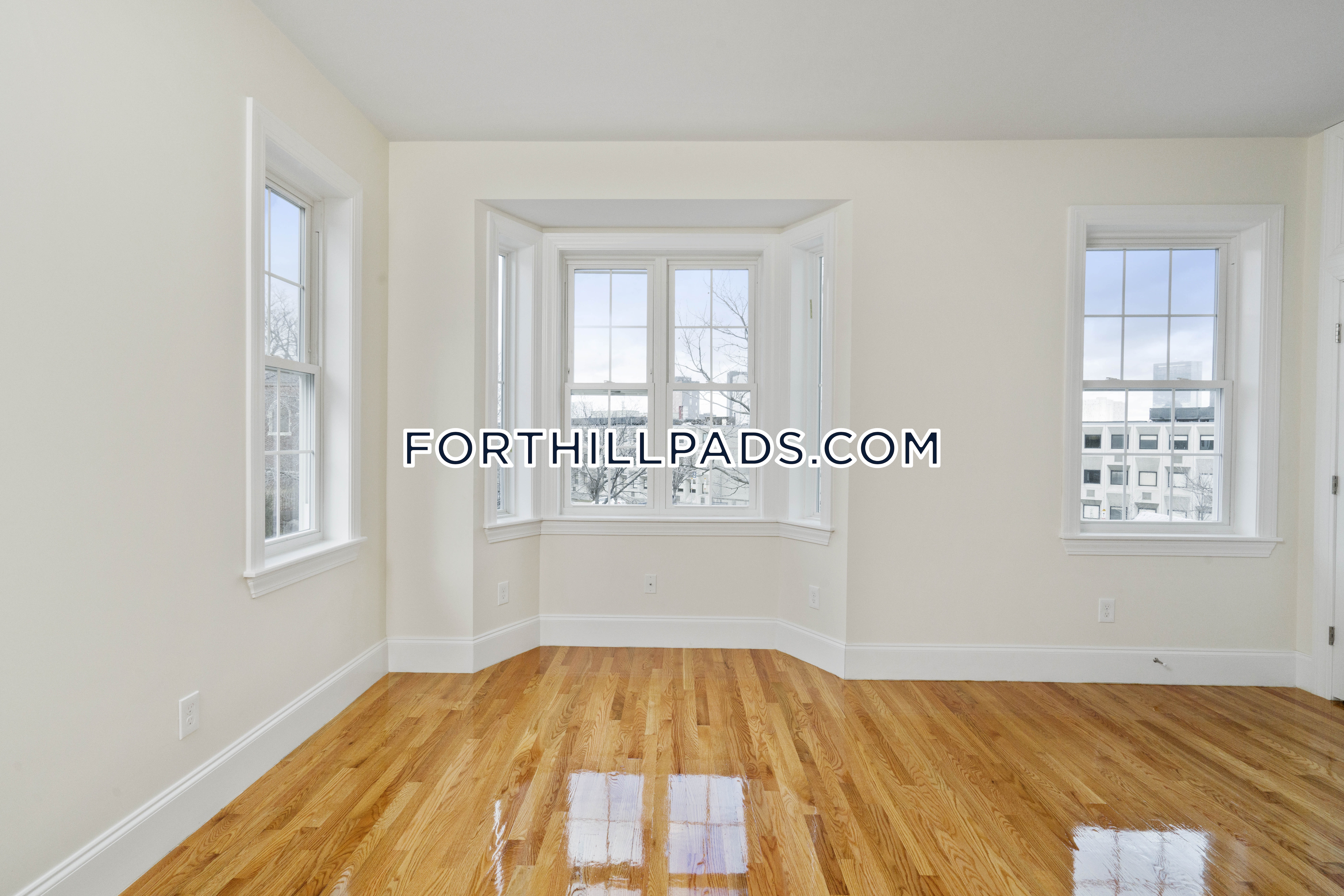 130 Roxbury St, Roxbury