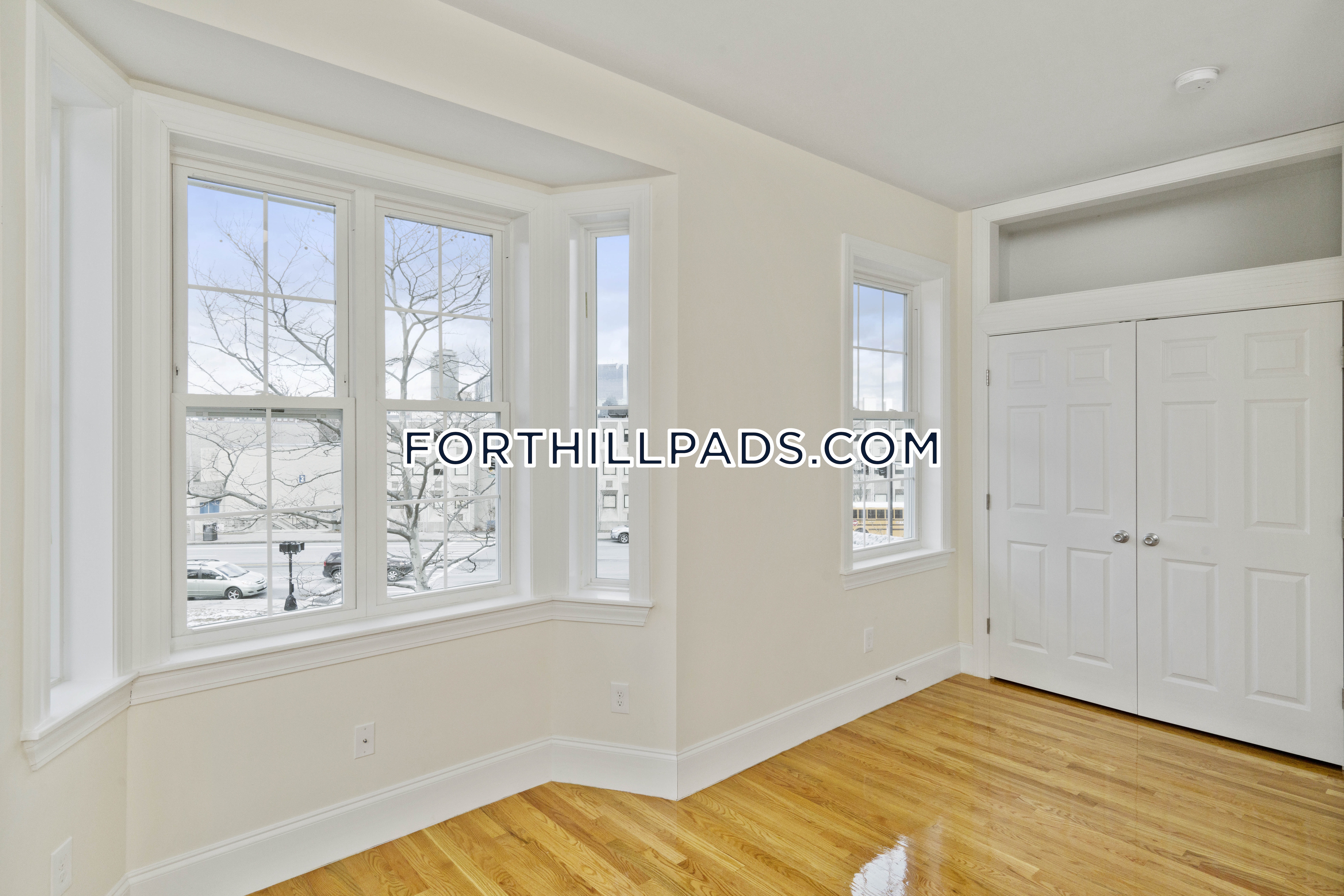 130 Roxbury St, Roxbury