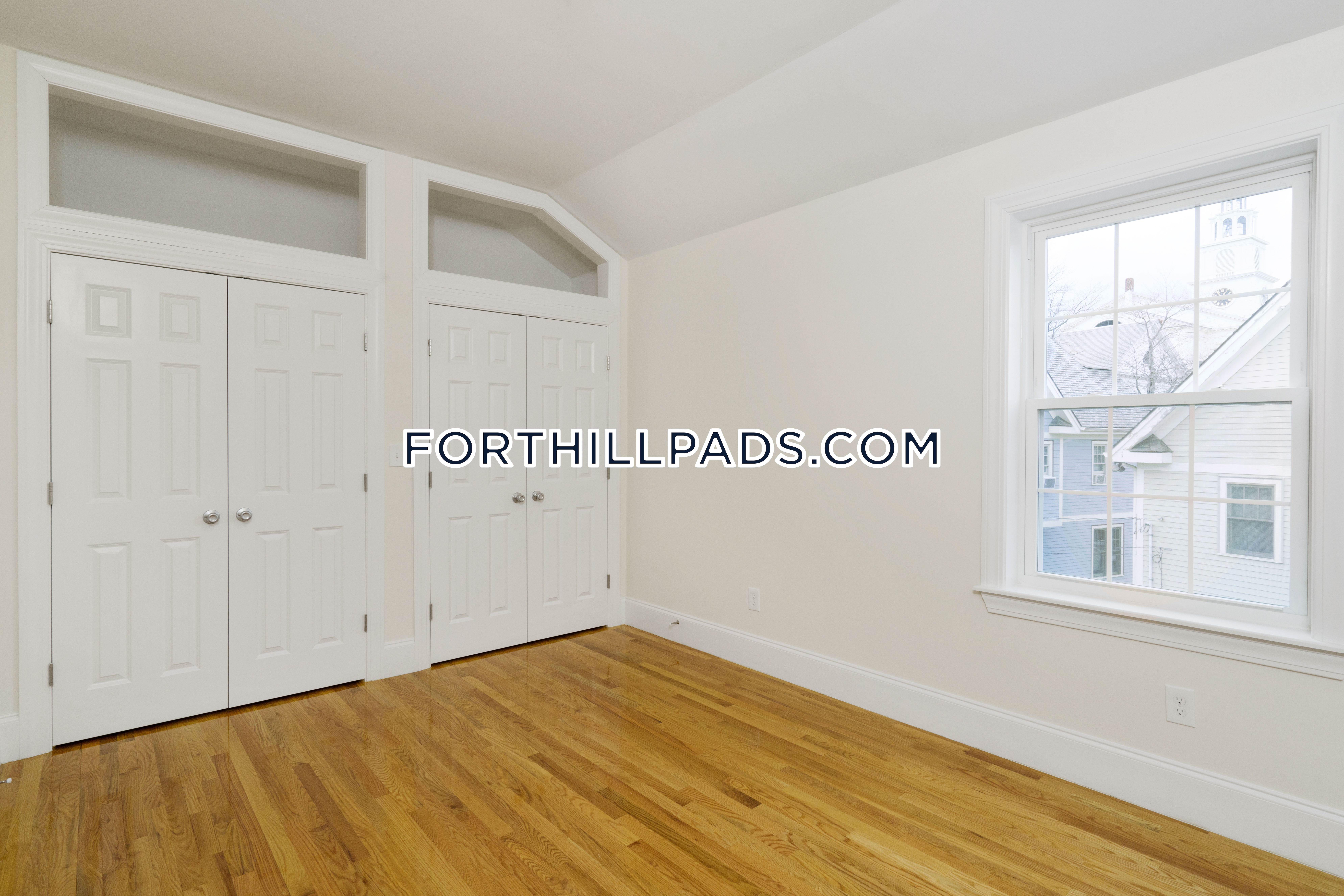 130 Roxbury St, Roxbury