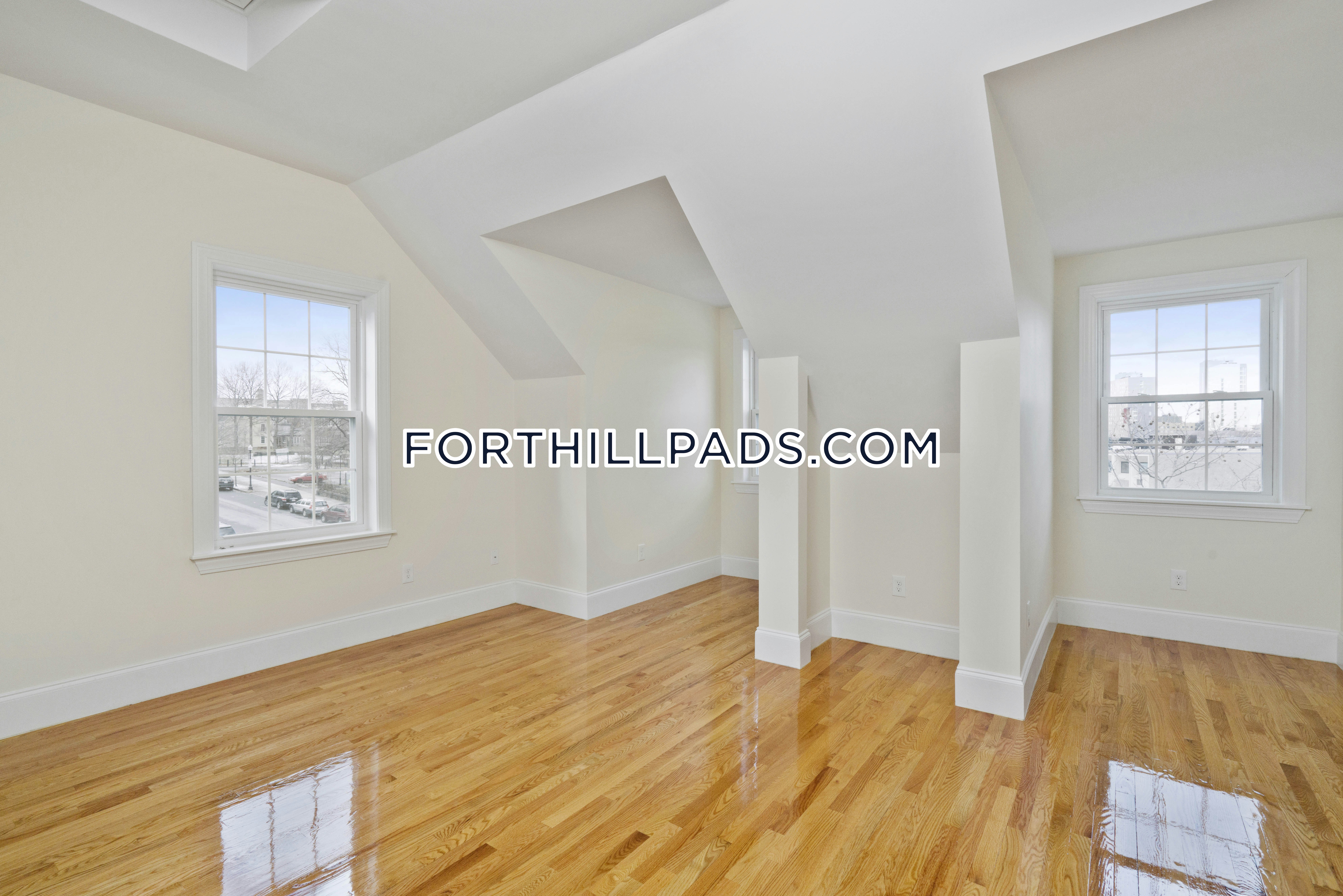 130 Roxbury St, Roxbury