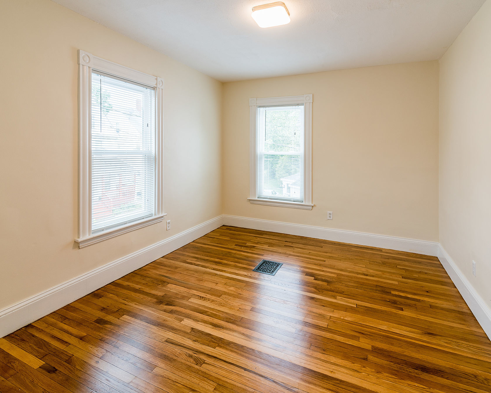 58 Saunders St, Allston