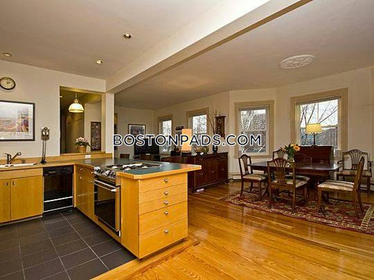 18 Sunset St, Mission Hill