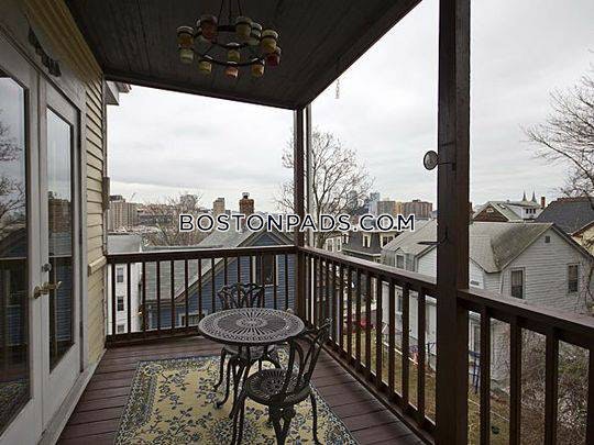 18 Sunset St, Mission Hill