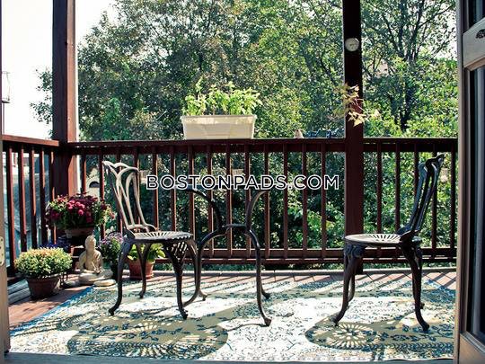 18 Sunset St, Mission Hill