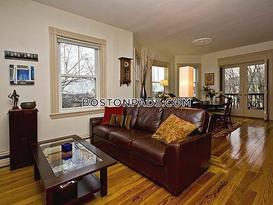 18 Sunset St, Mission Hill