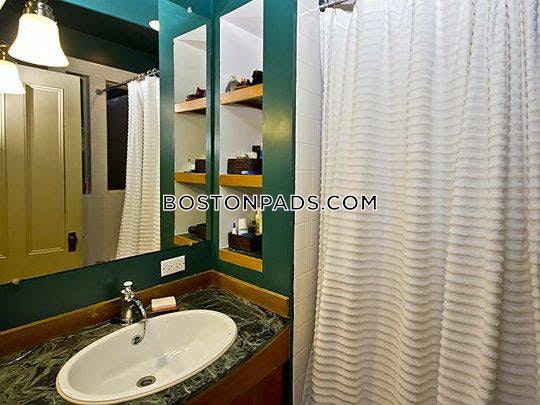 18 Sunset St, Mission Hill