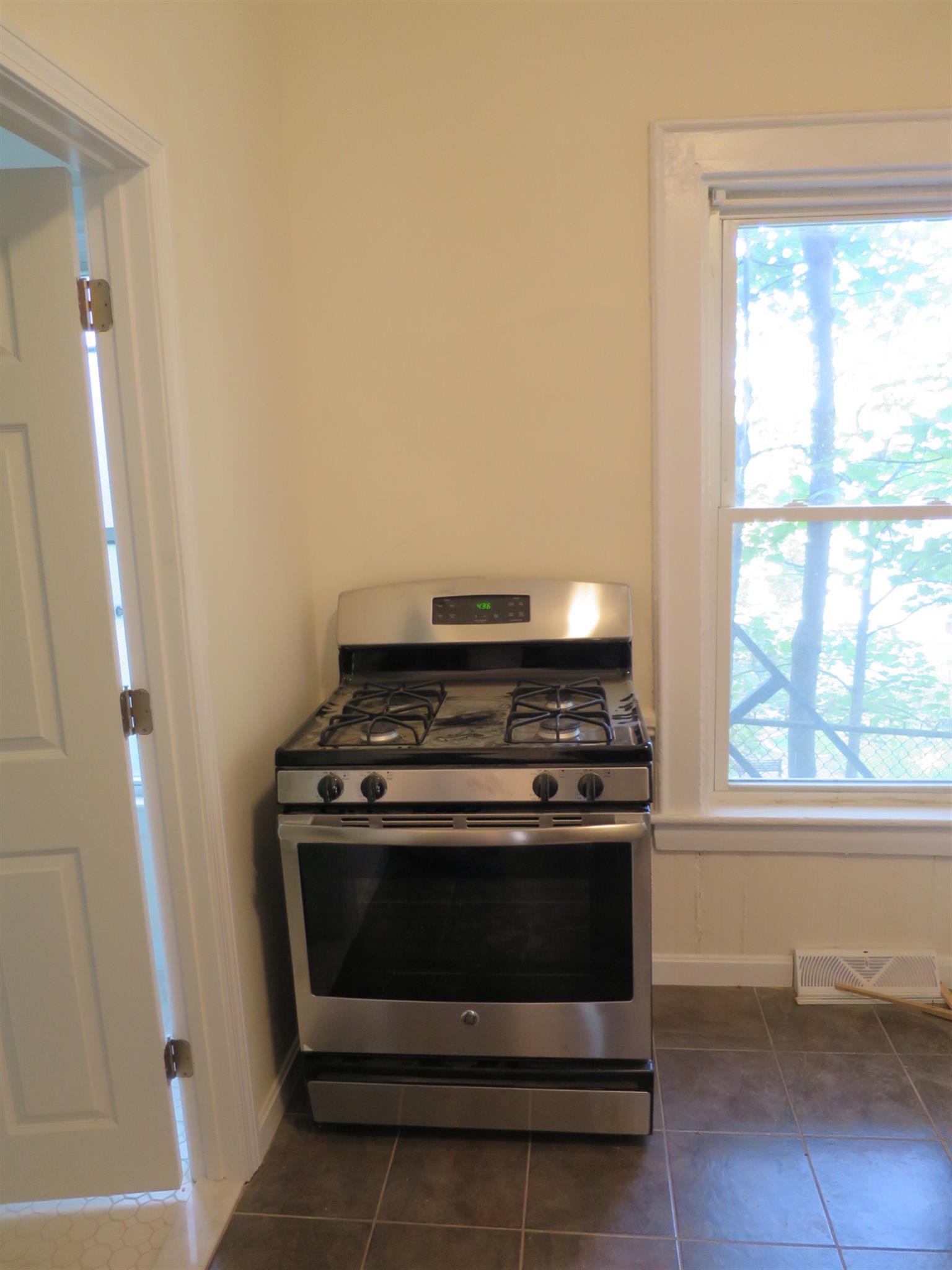 77 Bonair St, Winter Hill