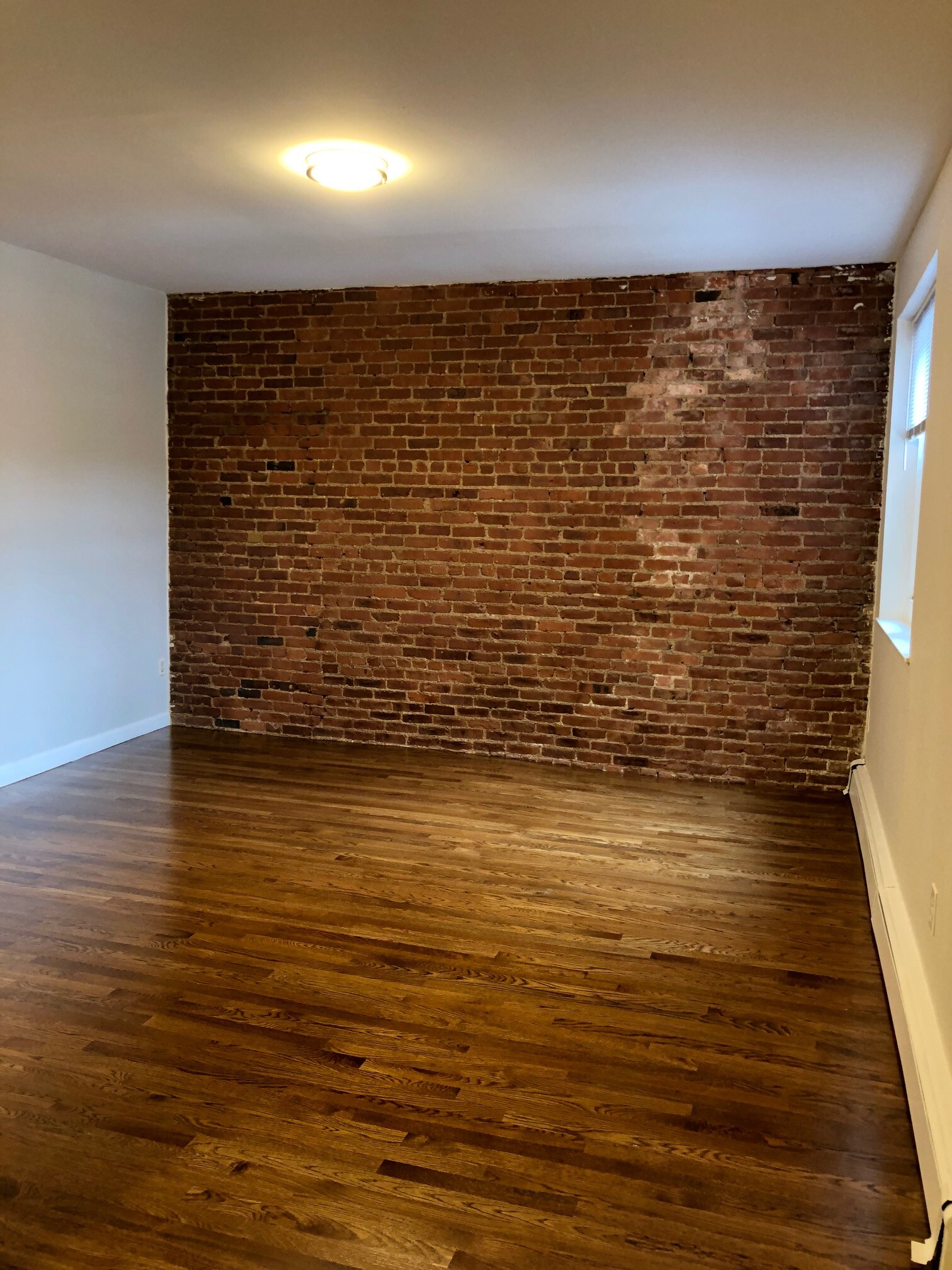 15 Stearns Rd, Longwood