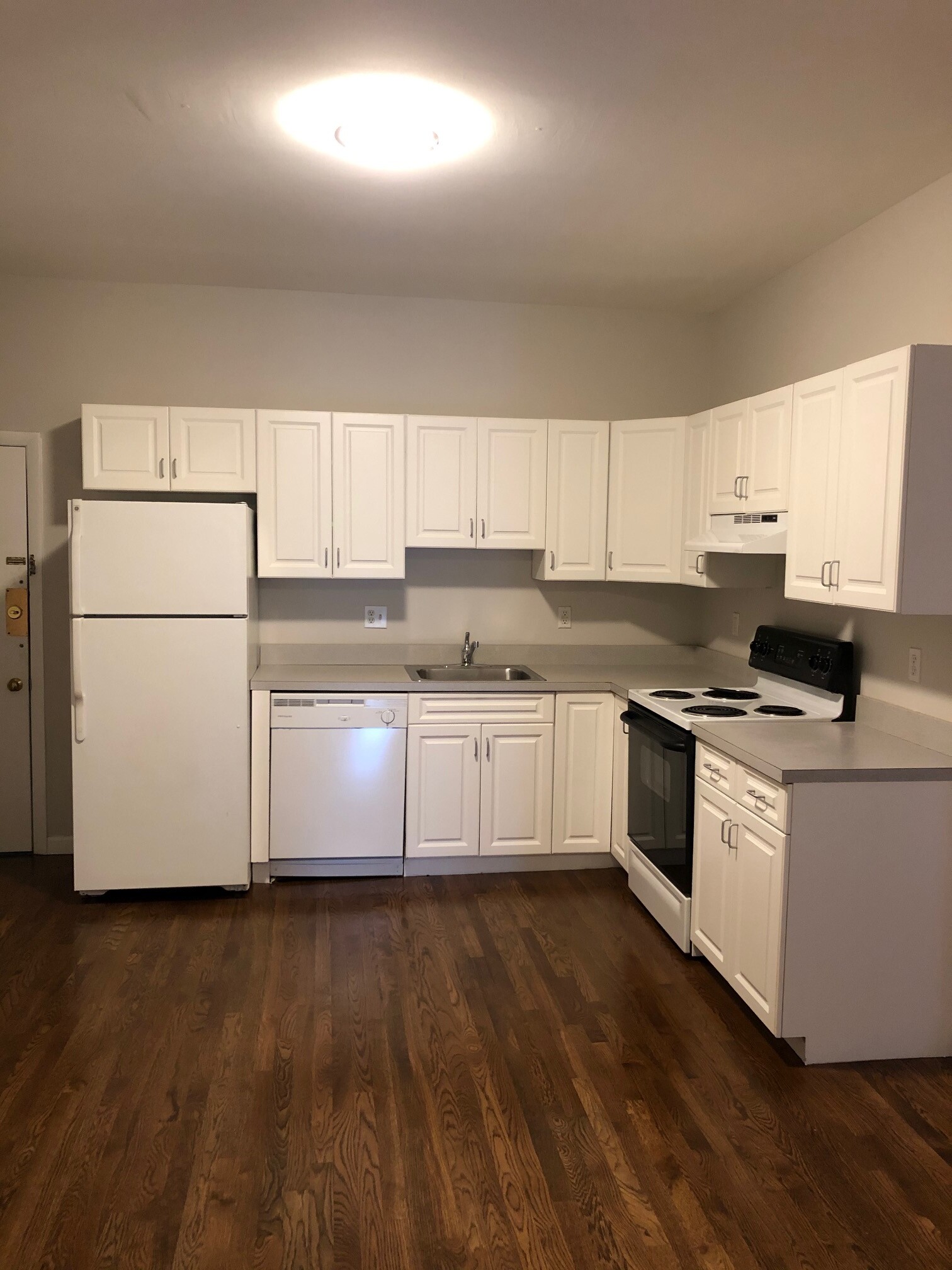 15 Stearns Rd, Longwood