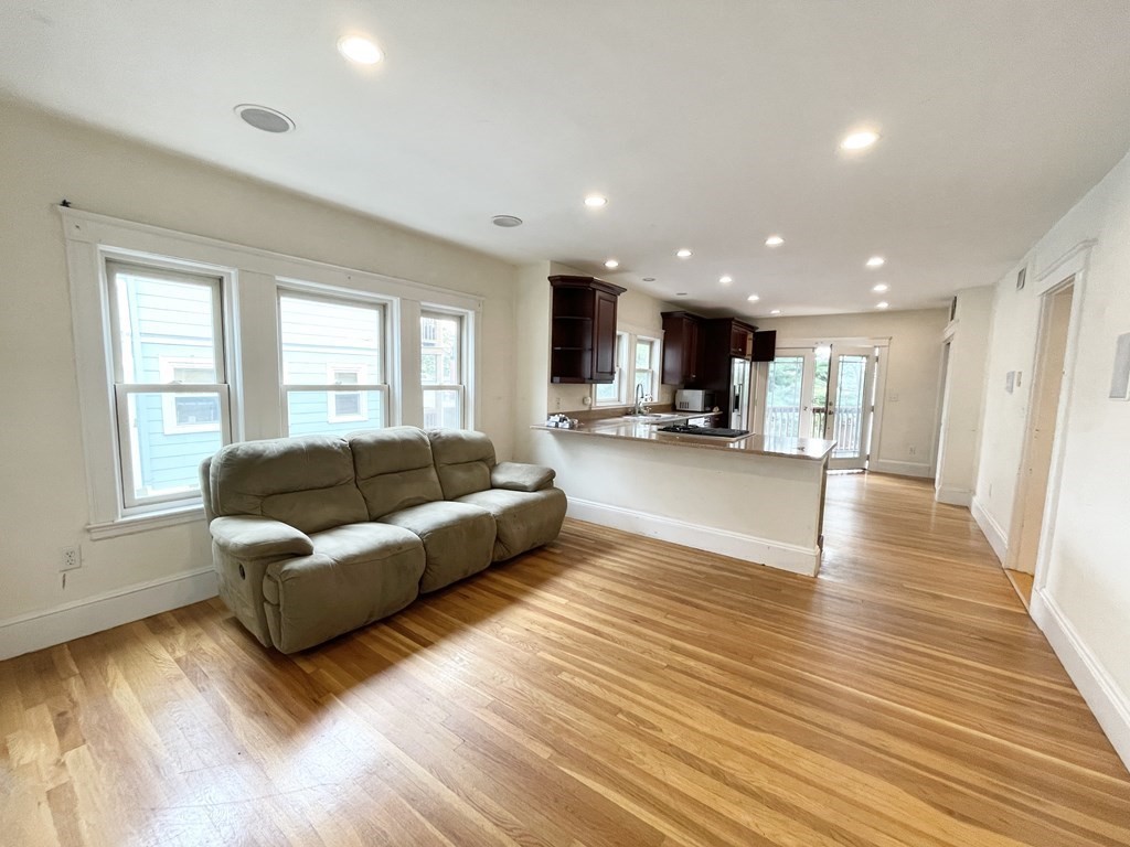 15 Sunset, Mission Hill